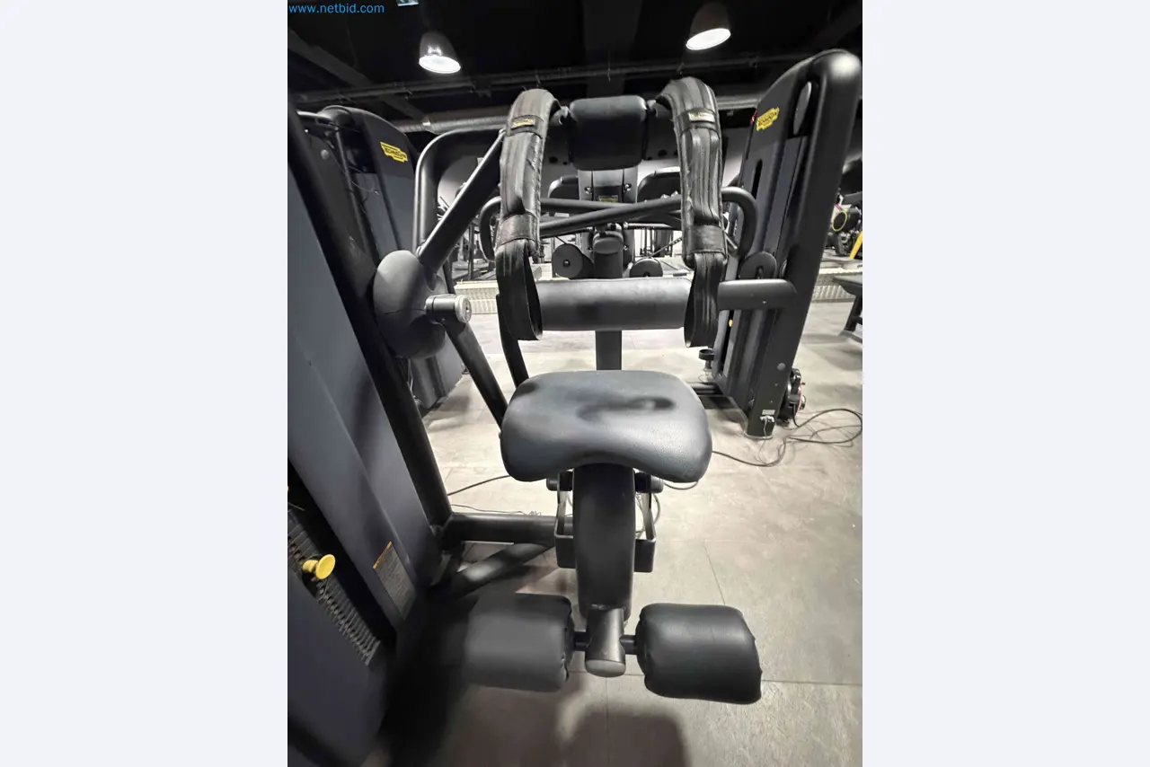 Aukcja używanego sprzętu fitness Technogym - Profesjonalny sprzęt fitness-8