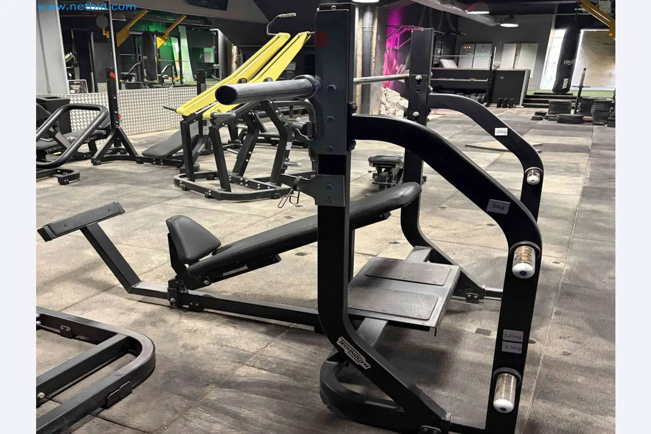 Auction of Used Technogym Gym Equipment – Professional Fitness Machines-3