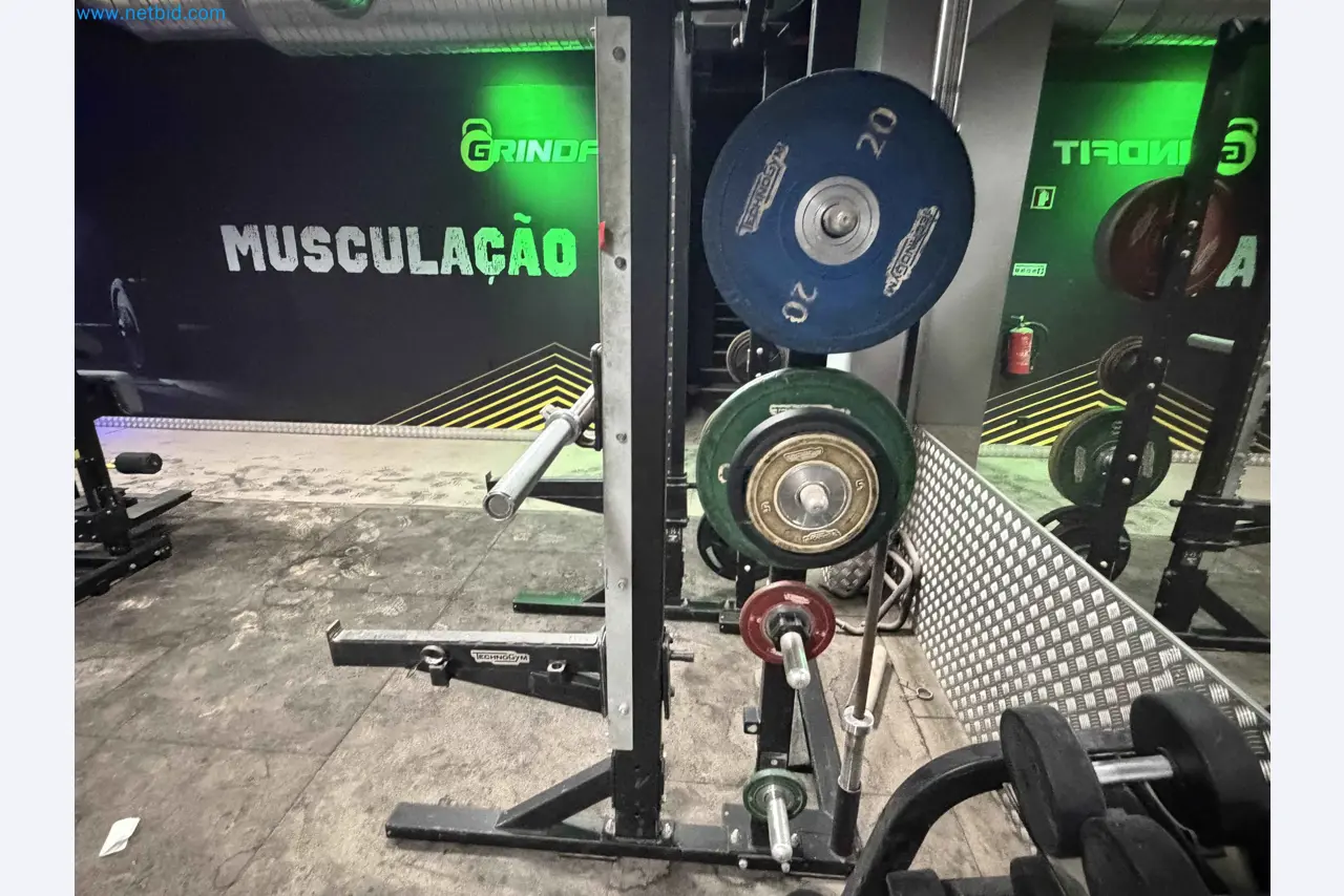 Subasta de Equipos de Gimnasio Technogym Usados – Máquinas Fitness Profesionales-12