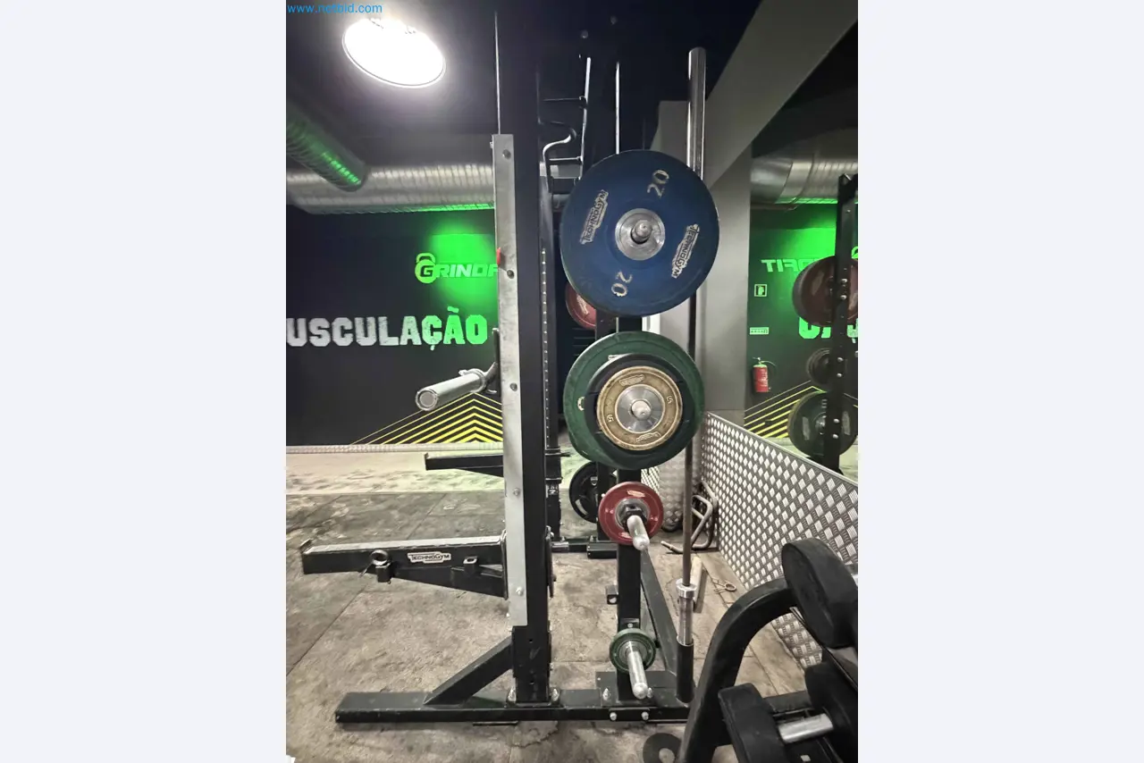 Subasta de Equipos de Gimnasio Technogym Usados – Máquinas Fitness Profesionales-13