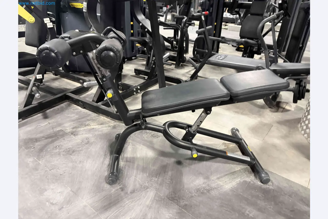 Vente aux enchères de matériel de fitness Technogym d'occasion - Appareils de fitness professionnels-1