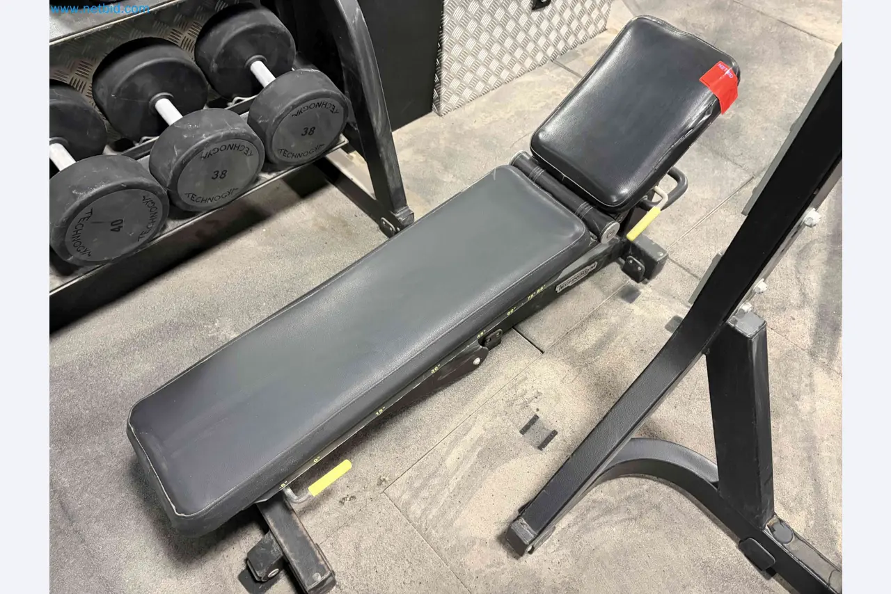 Leilão de Equipamentos de Ginásio Technogym Usados – Máquinas de Fitness Profissionais-1