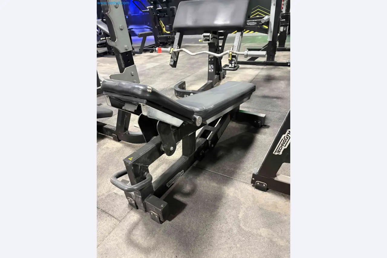 Leilão de Equipamentos de Ginásio Technogym Usados – Máquinas de Fitness Profissionais-5