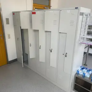 2 Umkleidespinde