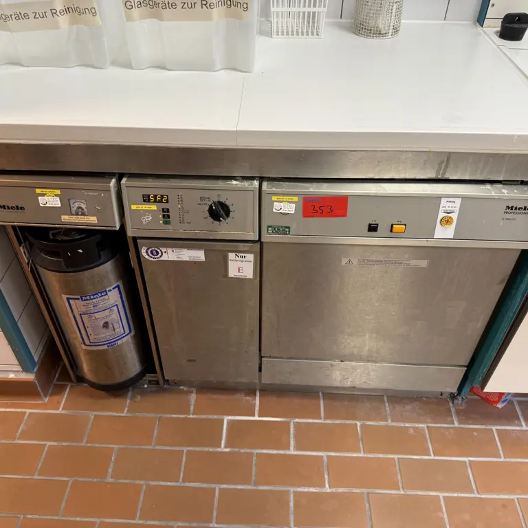 Reinigungs- und Desinfektionsautomat Miele G7883CD