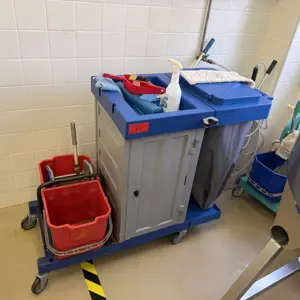 2 Putzwagen