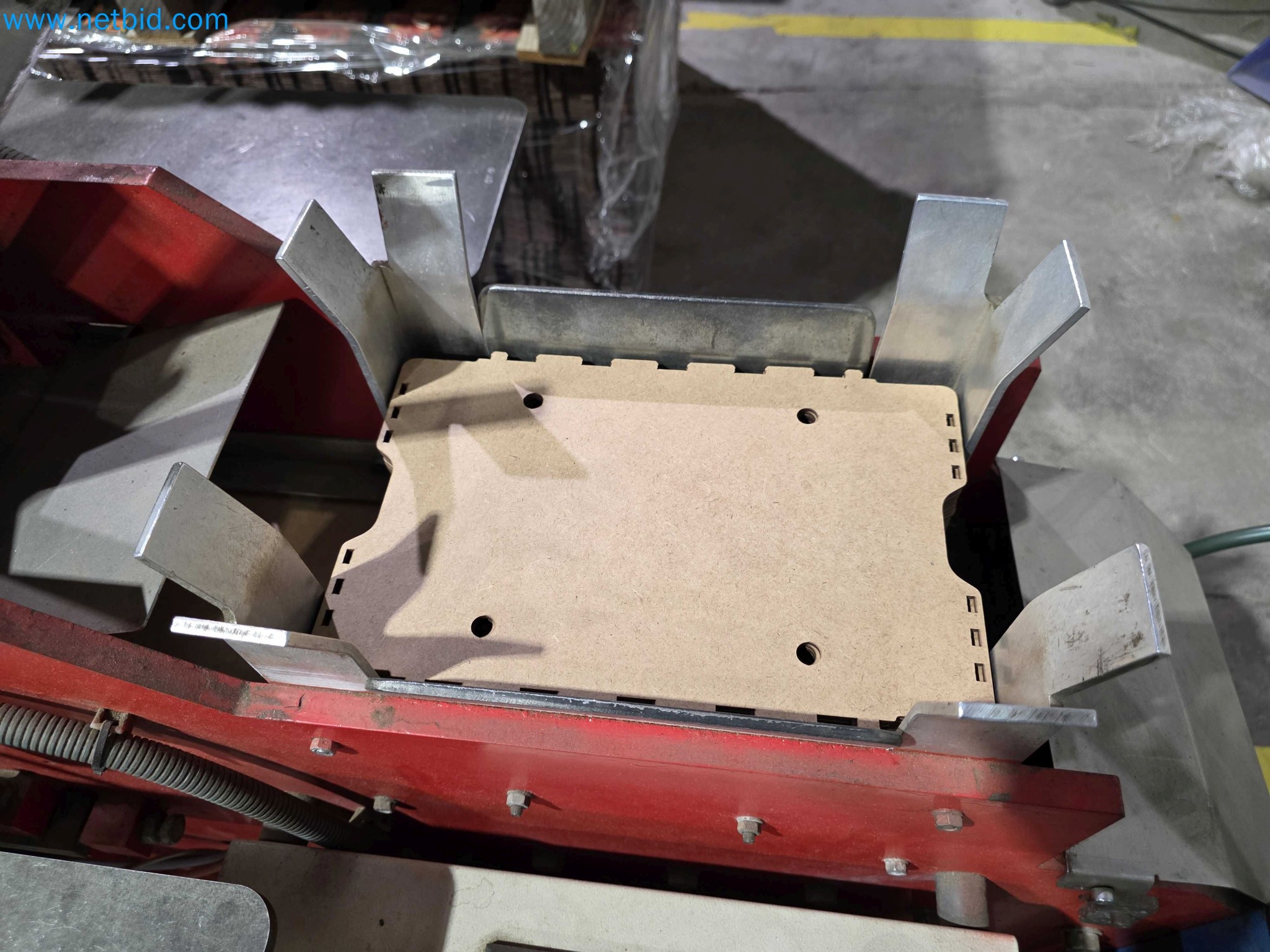 Factory Closure Auction – Used Packaging Machinery for Fresh Produce (MDF / Wood Fiber) Packaging Production Line-6