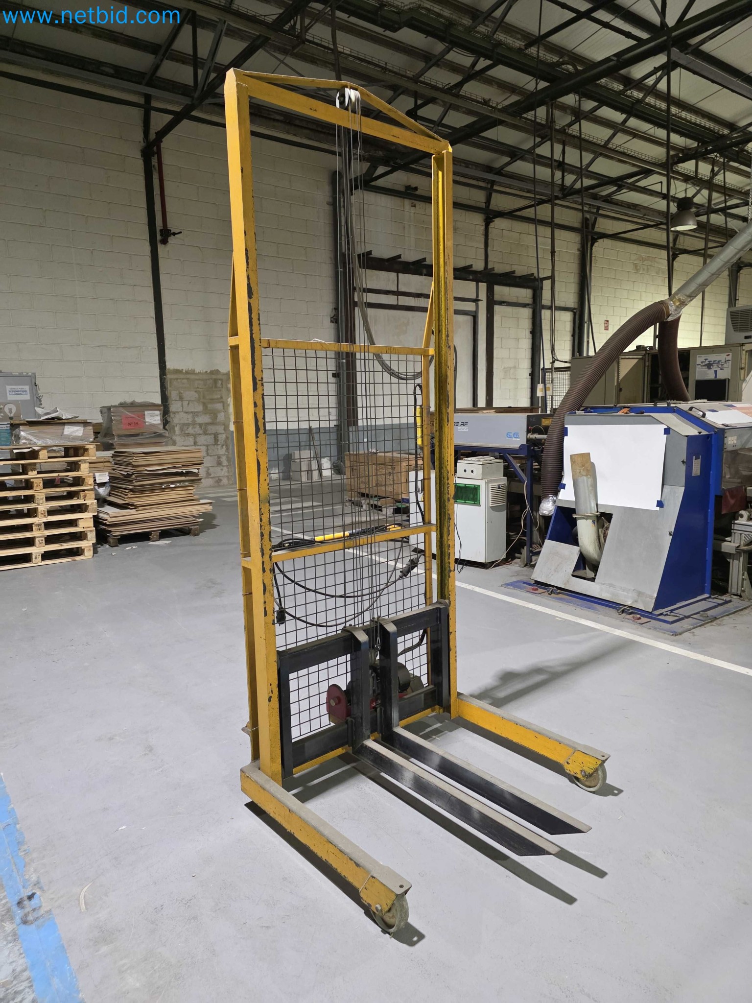 Liquidação de empresas - Máquinas de embalagem usadas para embalagem de frutas e legumes (linha de produção de MDF)-1