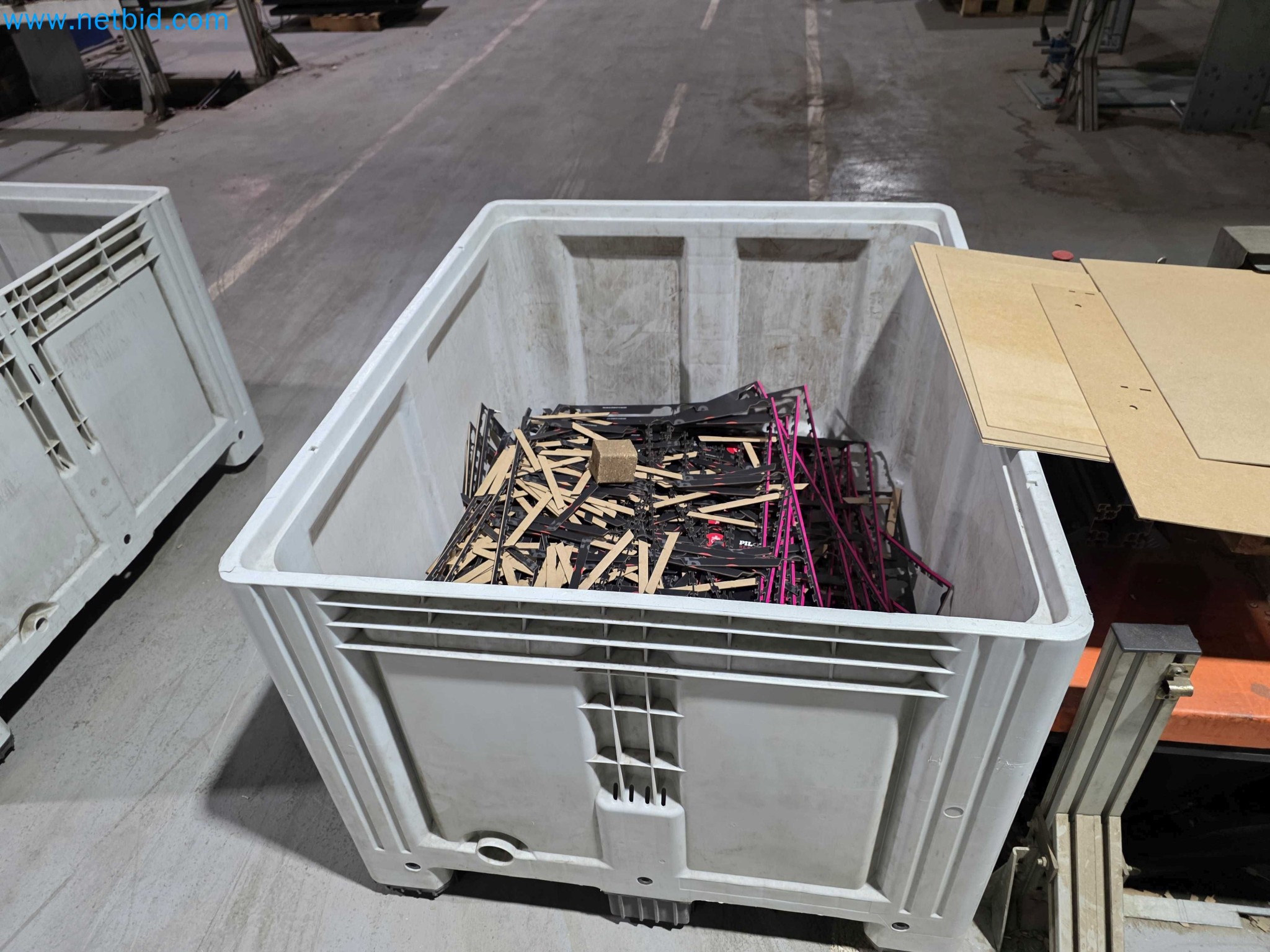 Factory Closure Auction – Used Packaging Machinery for Fresh Produce (MDF / Wood Fiber) Packaging Production Line-11