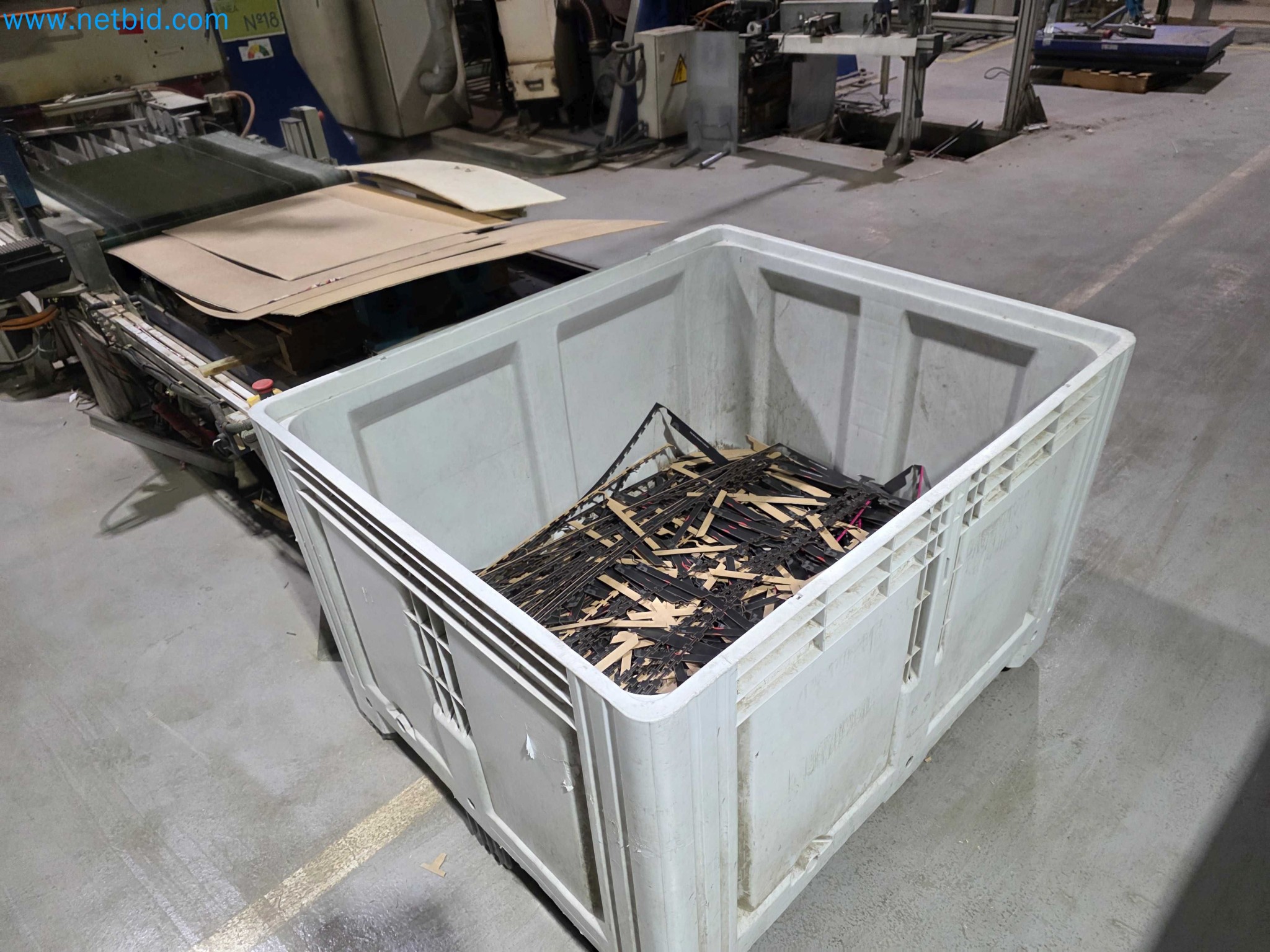 Factory Closure Auction – Used Packaging Machinery for Fresh Produce (MDF / Wood Fiber) Packaging Production Line-12