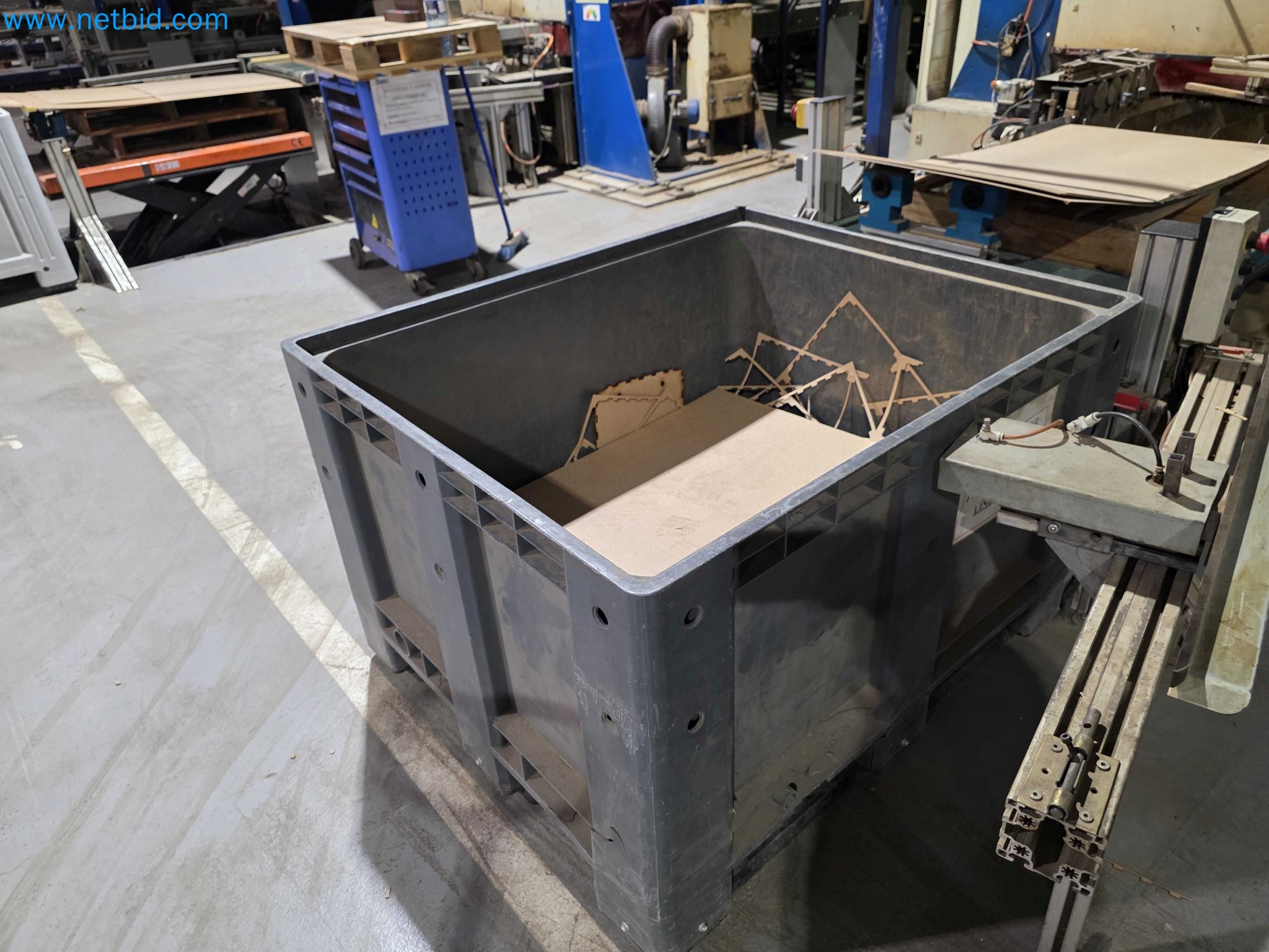 Factory Closure Auction – Used Packaging Machinery for Fresh Produce (MDF / Wood Fiber) Packaging Production Line-9