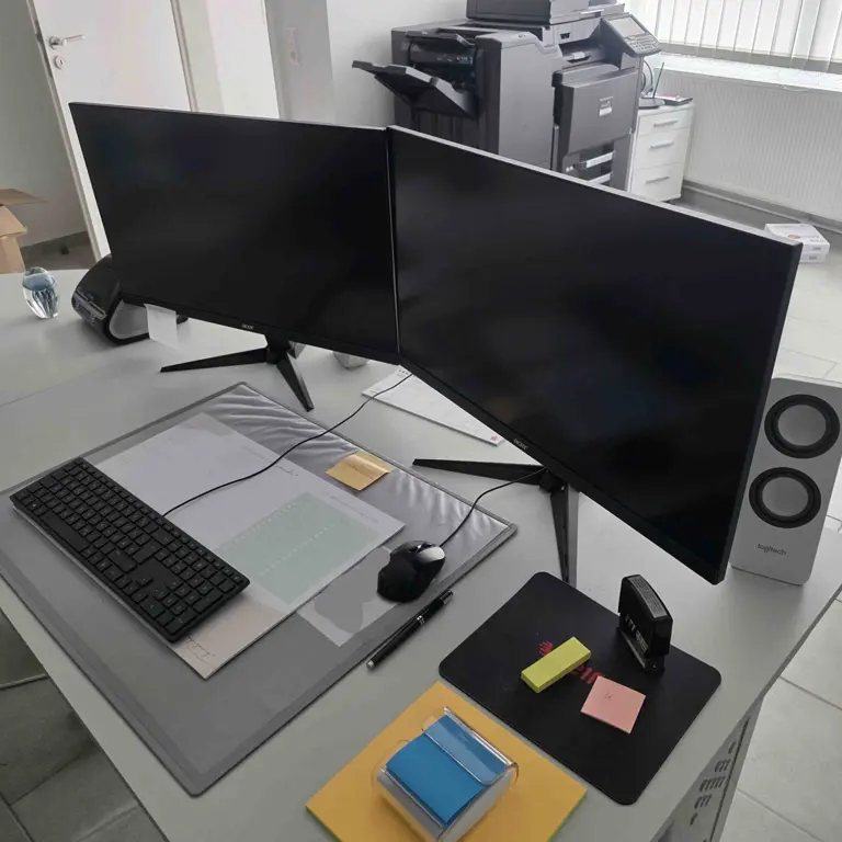 2 27-inch Monitors Acer QG271