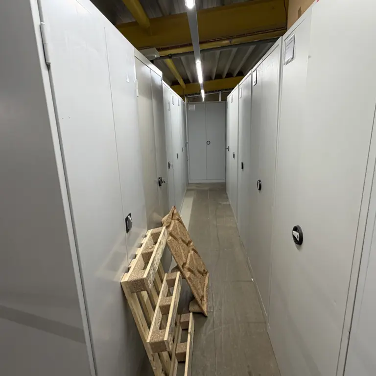 Posten Blechschränke überw. Delta-V