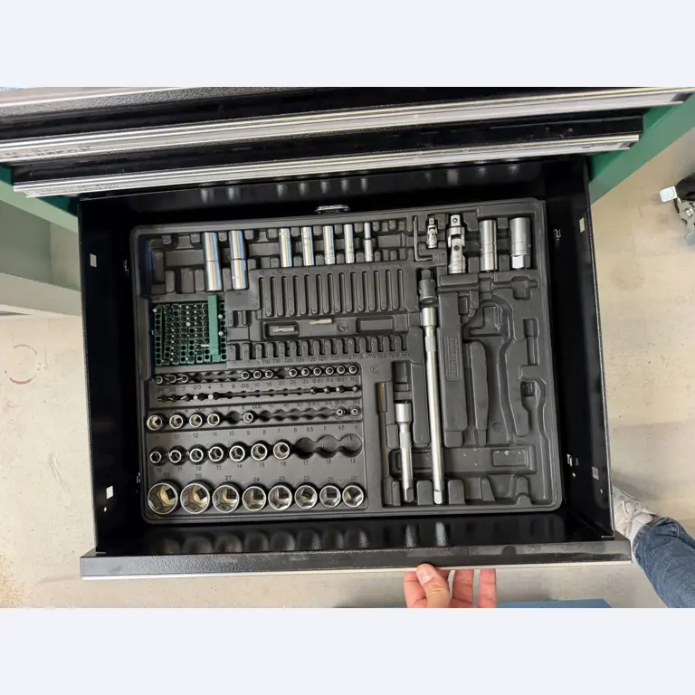 Metallverarbeitende Maschinen- und Anlagen-23
