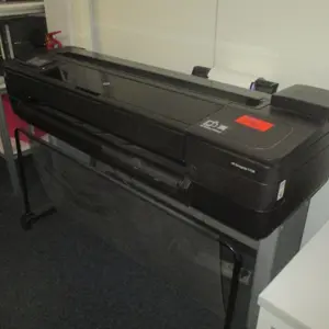 Plotrovací stroj HP DesignJet T730