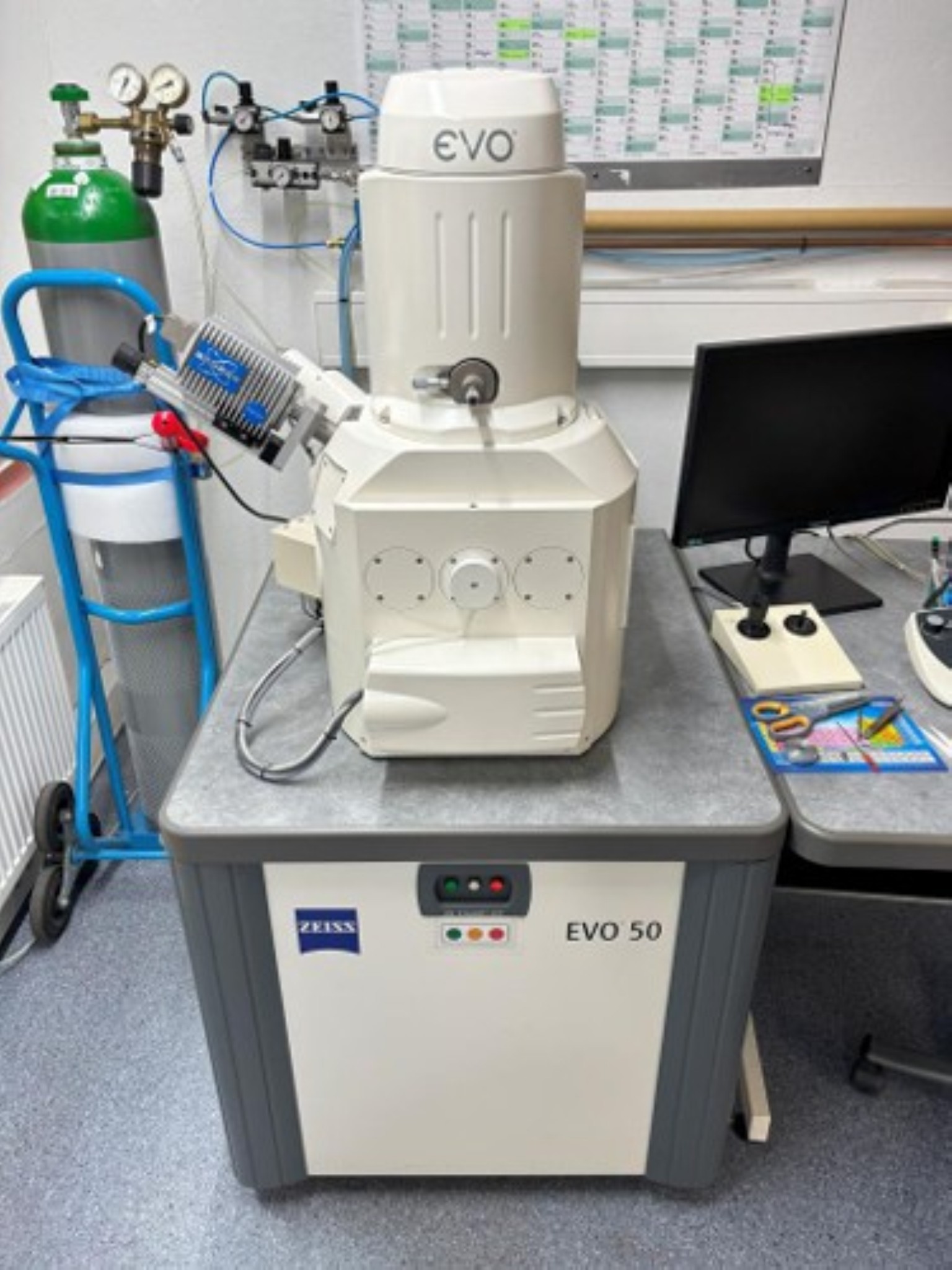 Urządzenia do wizualizacji i analizy powierzchni oraz oddzielania substancji-1