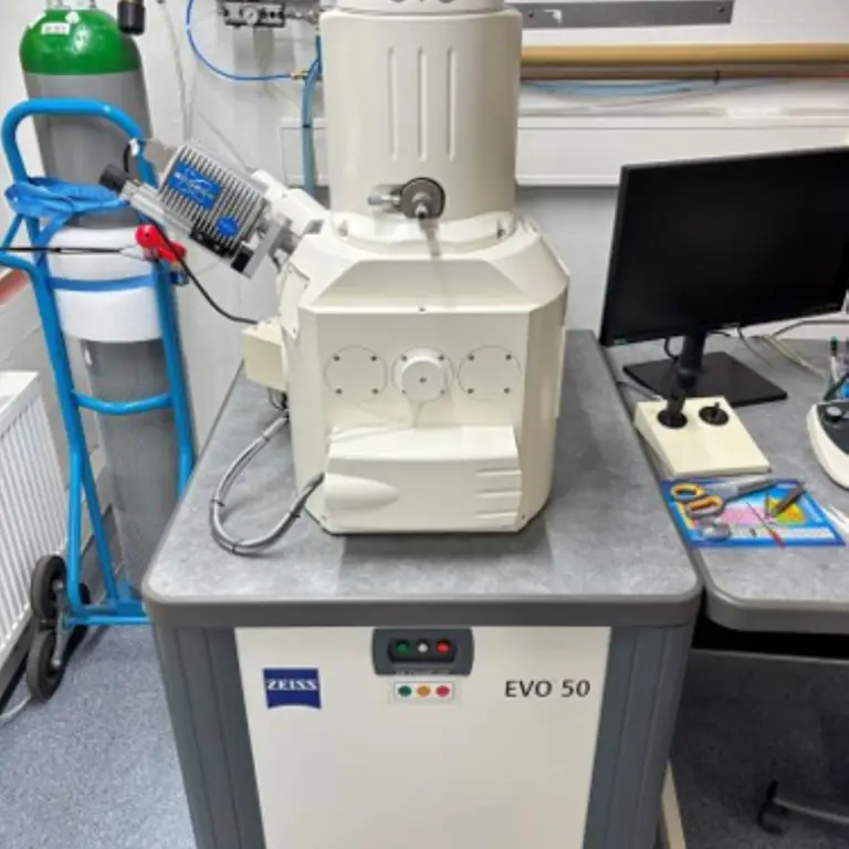 Skaningowy mikroskop elektronowy Zeiss EV050HV ( EV050-02-14