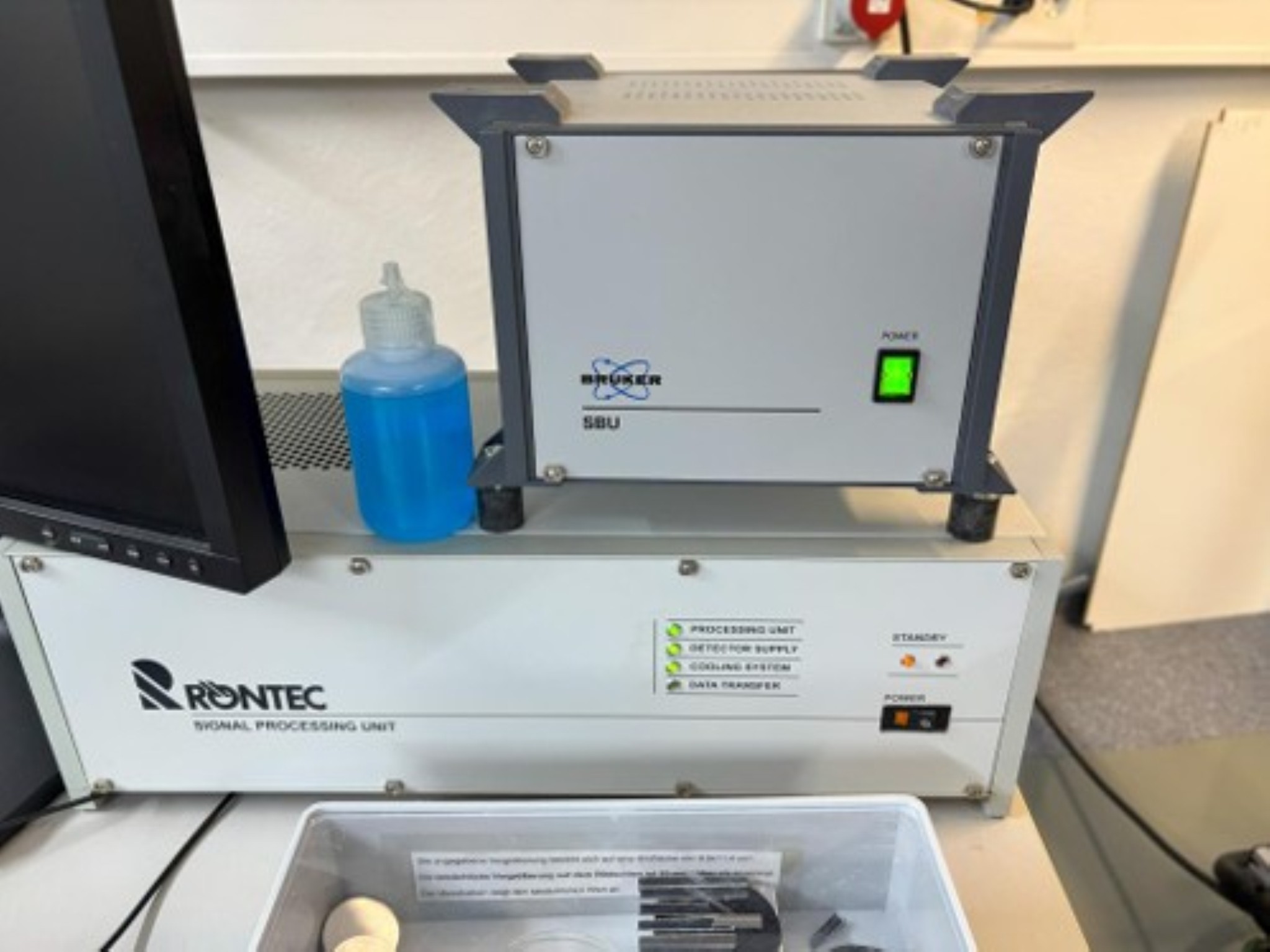 Urządzenia do wizualizacji i analizy powierzchni oraz oddzielania substancji-3