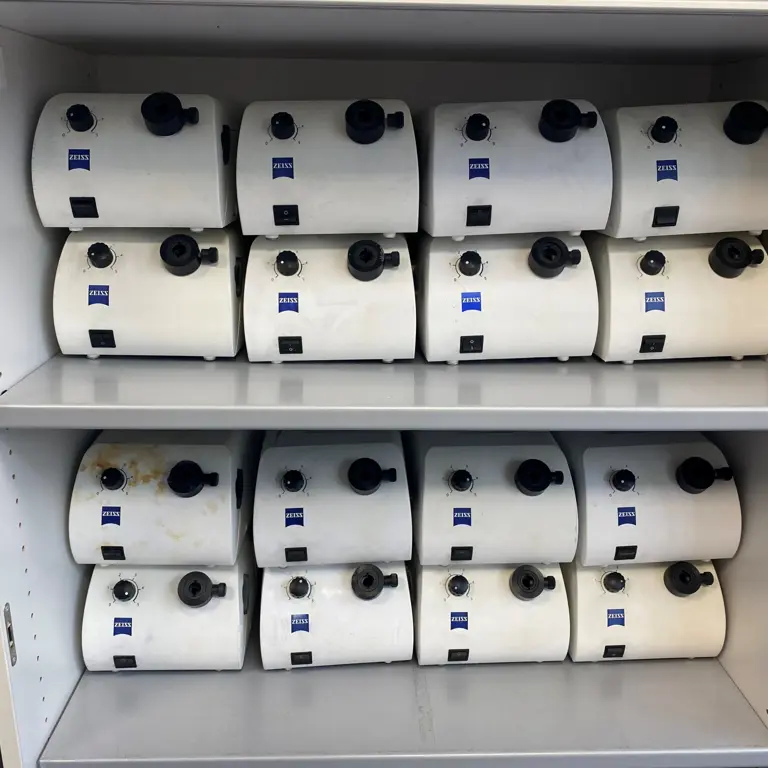 16 Źródła zimnego światła Zeiss KL 1500 Eco