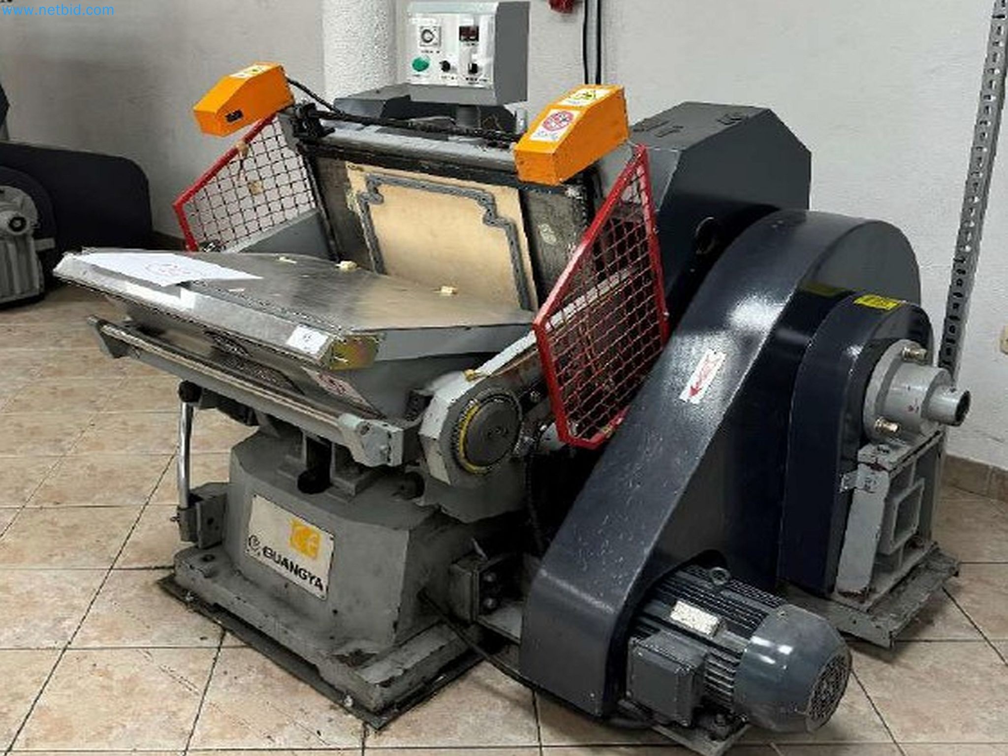 Subasta de insolvencia VALKARTON EMBALAŽNI SERVIS d.o.O - Máquinas, equipos y existencias para la producción de embalajes de cartón de lujo-8