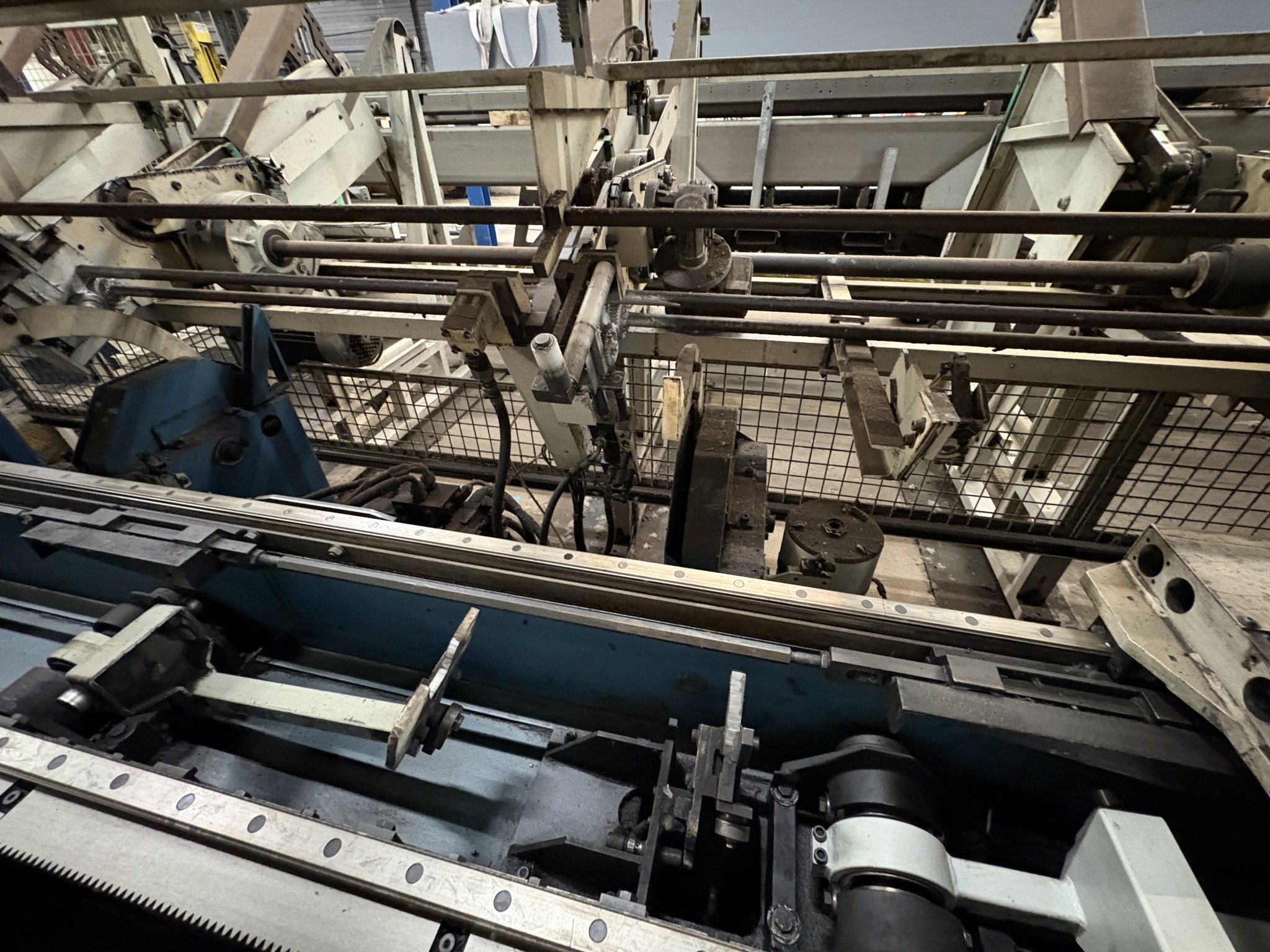 Stroji za lasersko brizganje cevi in brizganje-21