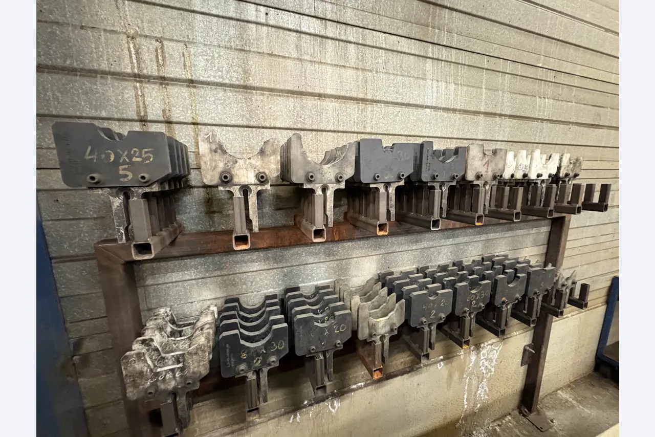 Stroji za lasersko brizganje cevi in brizganje-22