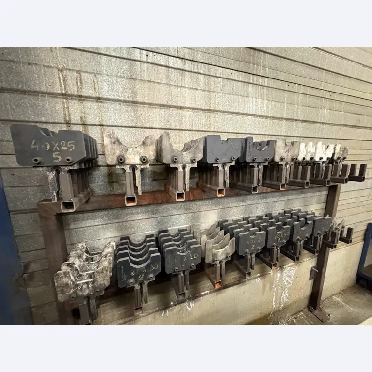 Stroji za lasersko brizganje cevi in brizganje-22