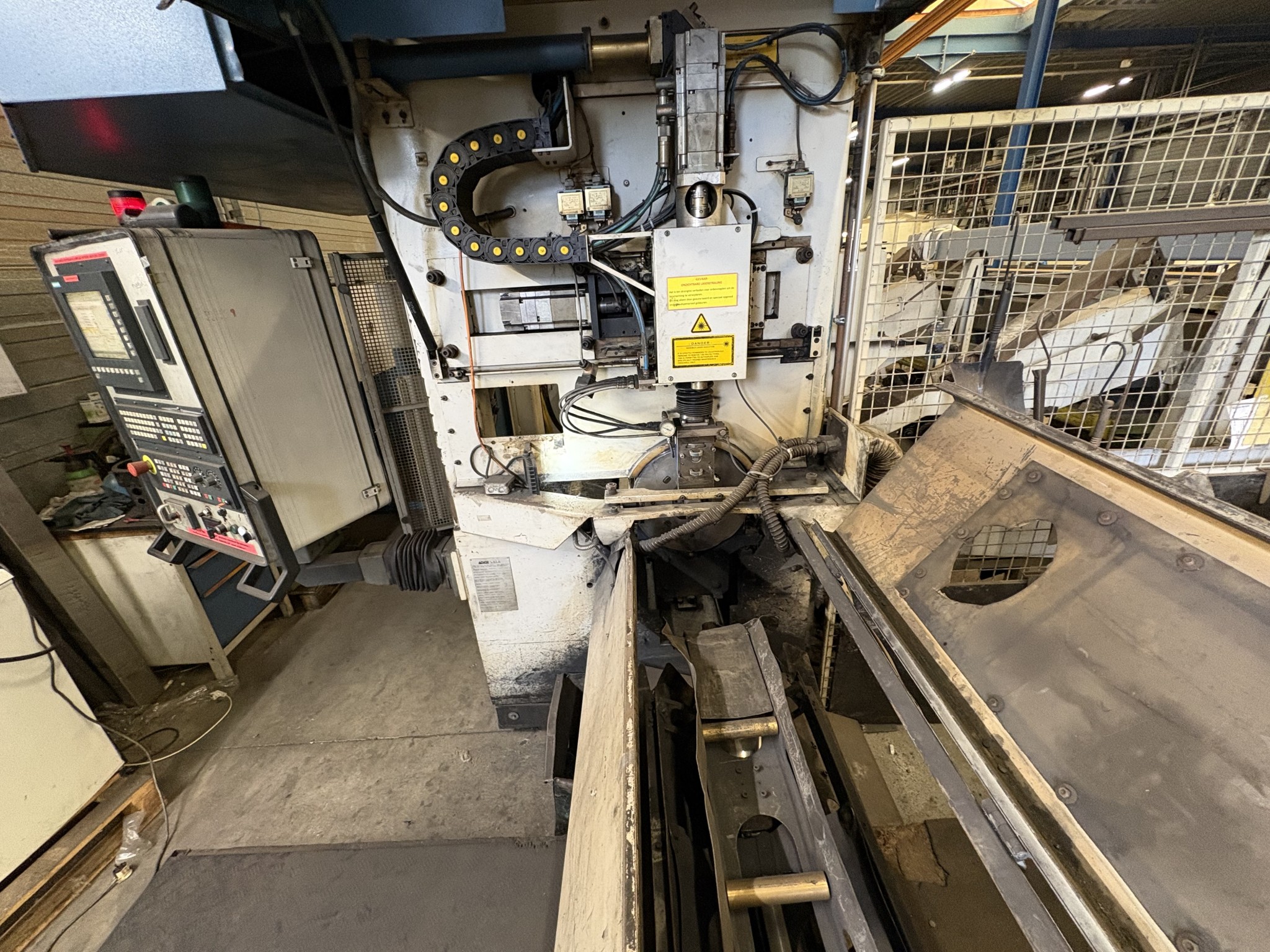 Stroji za lasersko brizganje cevi in brizganje-6