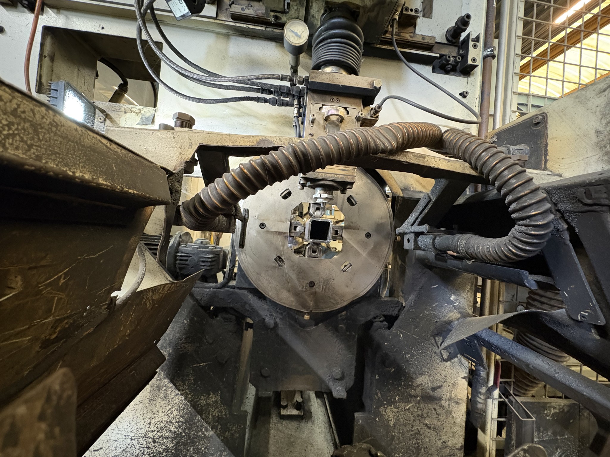 Stroji za lasersko brizganje cevi in brizganje-7