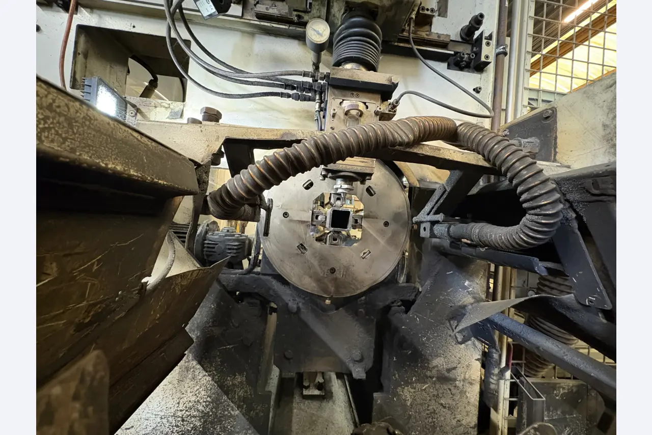 Stroji za lasersko brizganje cevi in brizganje-7