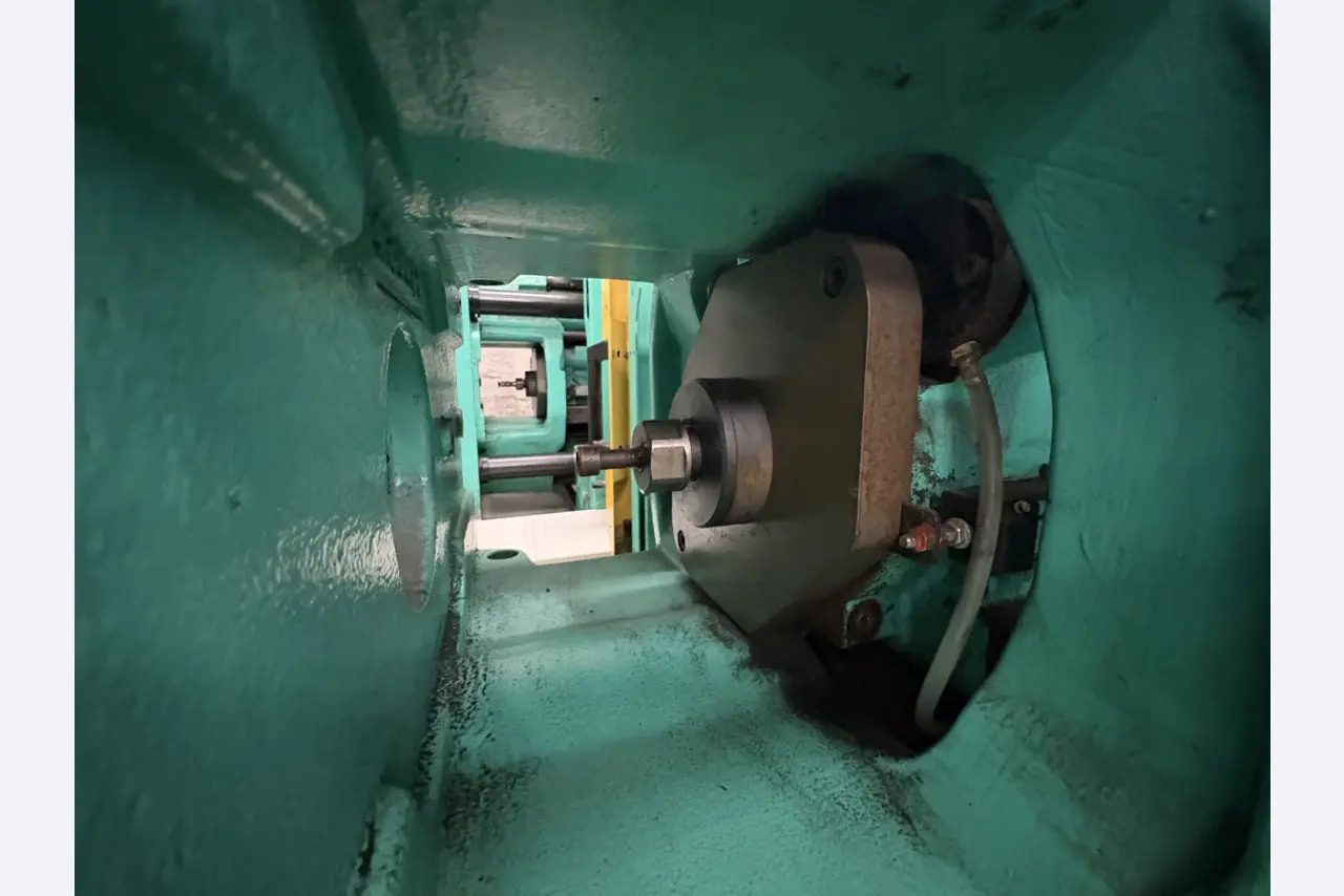 Maszyny do formowania laserowego i wtryskowego rur-3