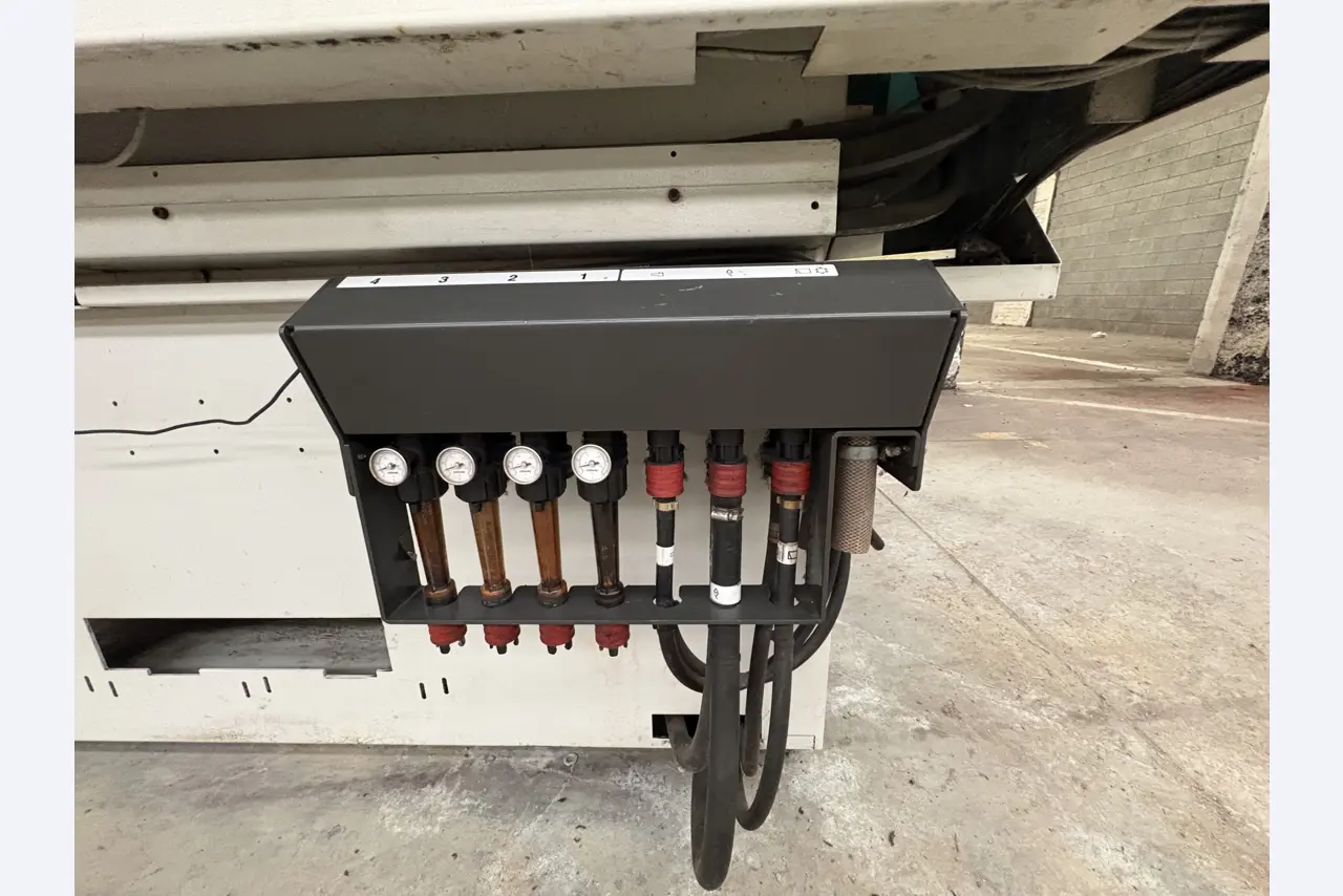 Maszyny do formowania laserowego i wtryskowego rur-9