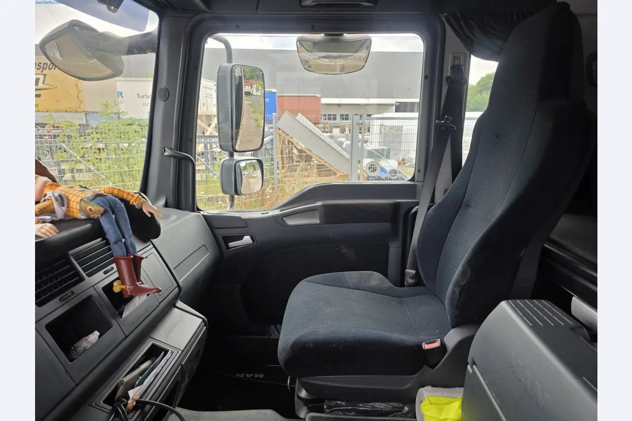 Trucks, Mobile Crushers, Loading Excavators, Mini Excavators-9