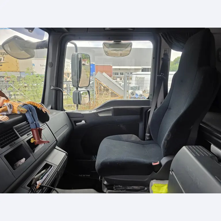 Trucks, Mobile Crushers, Loading Excavators, Mini Excavators-9