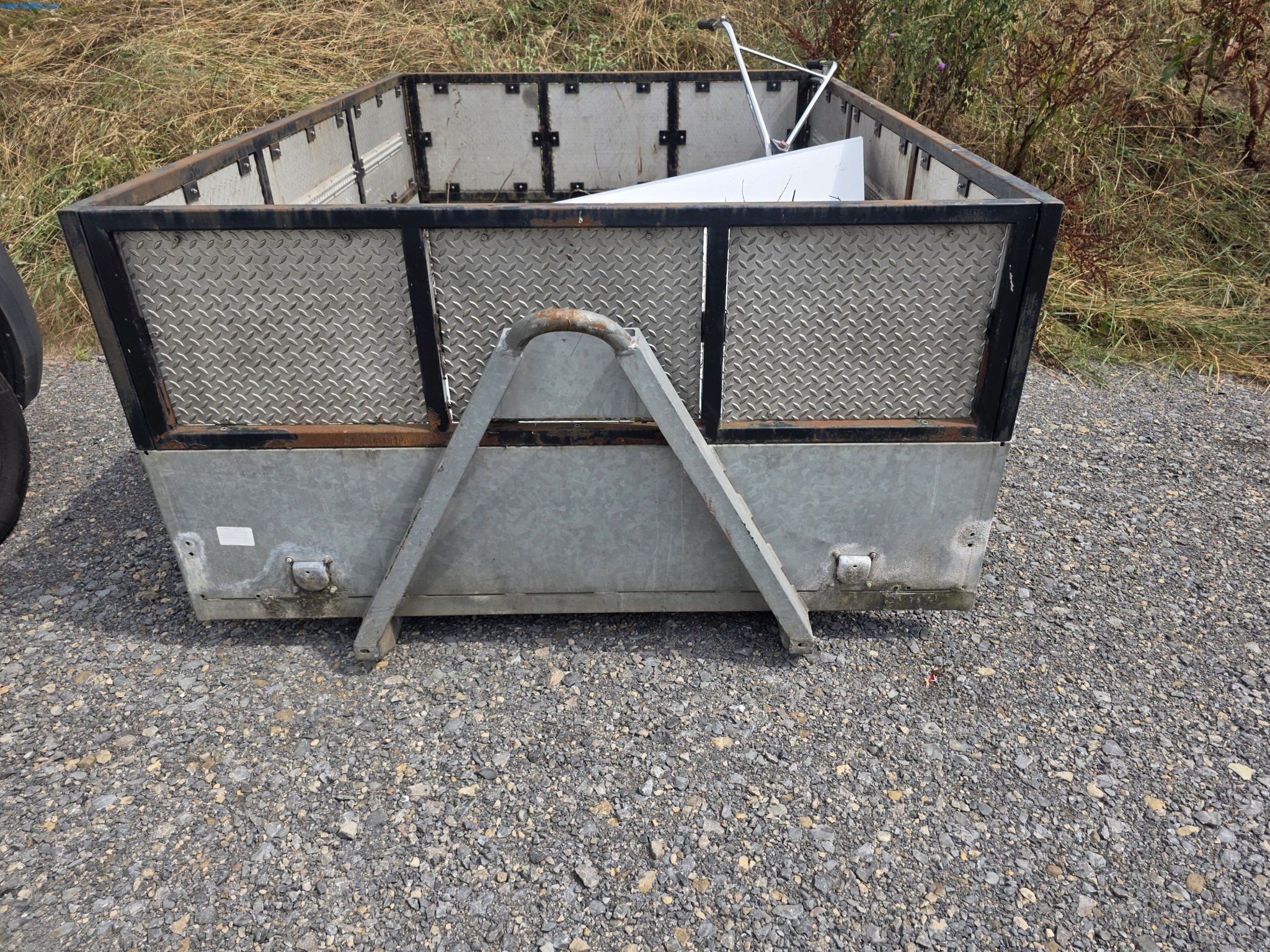Trucks, Mobile Crushers, Loading Excavators, Mini Excavators-6