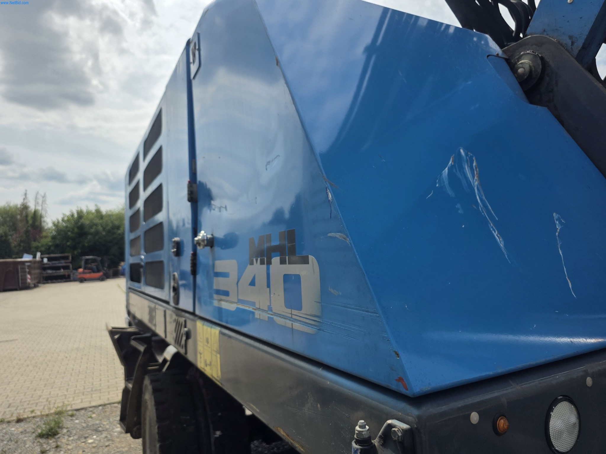 Trucks, Mobile Crushers, Loading Excavators, Mini Excavators-10