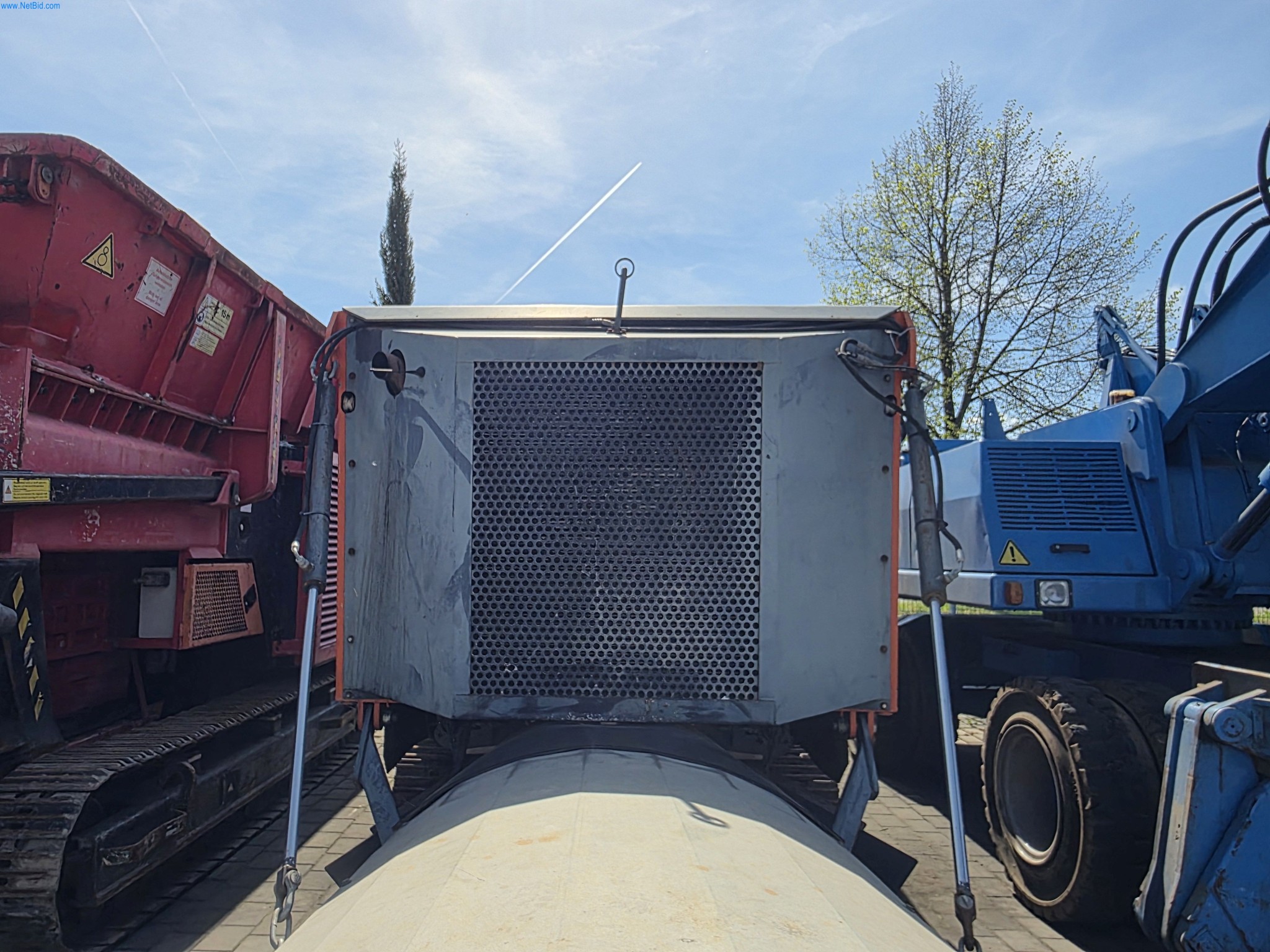 Trucks, Mobile Crushers, Loading Excavators, Mini Excavators-11