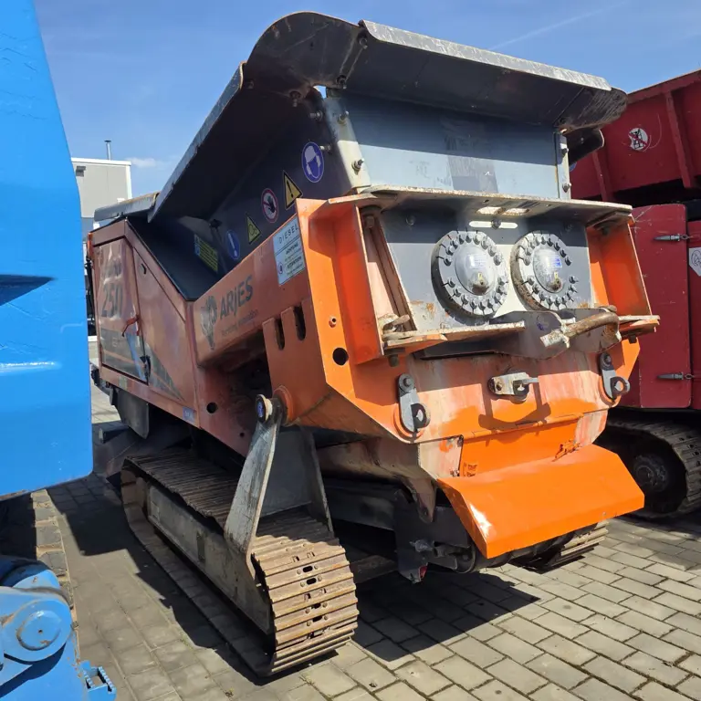 Twin-shaft double-jaw crusher Arjes Impaktor 250