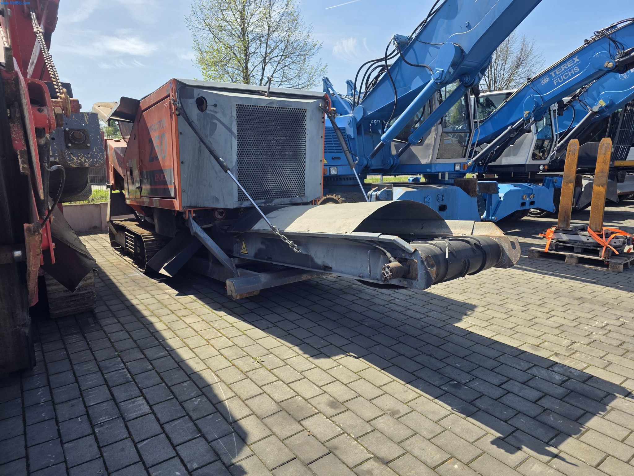 Trucks, Mobile Crushers, Loading Excavators, Mini Excavators-2