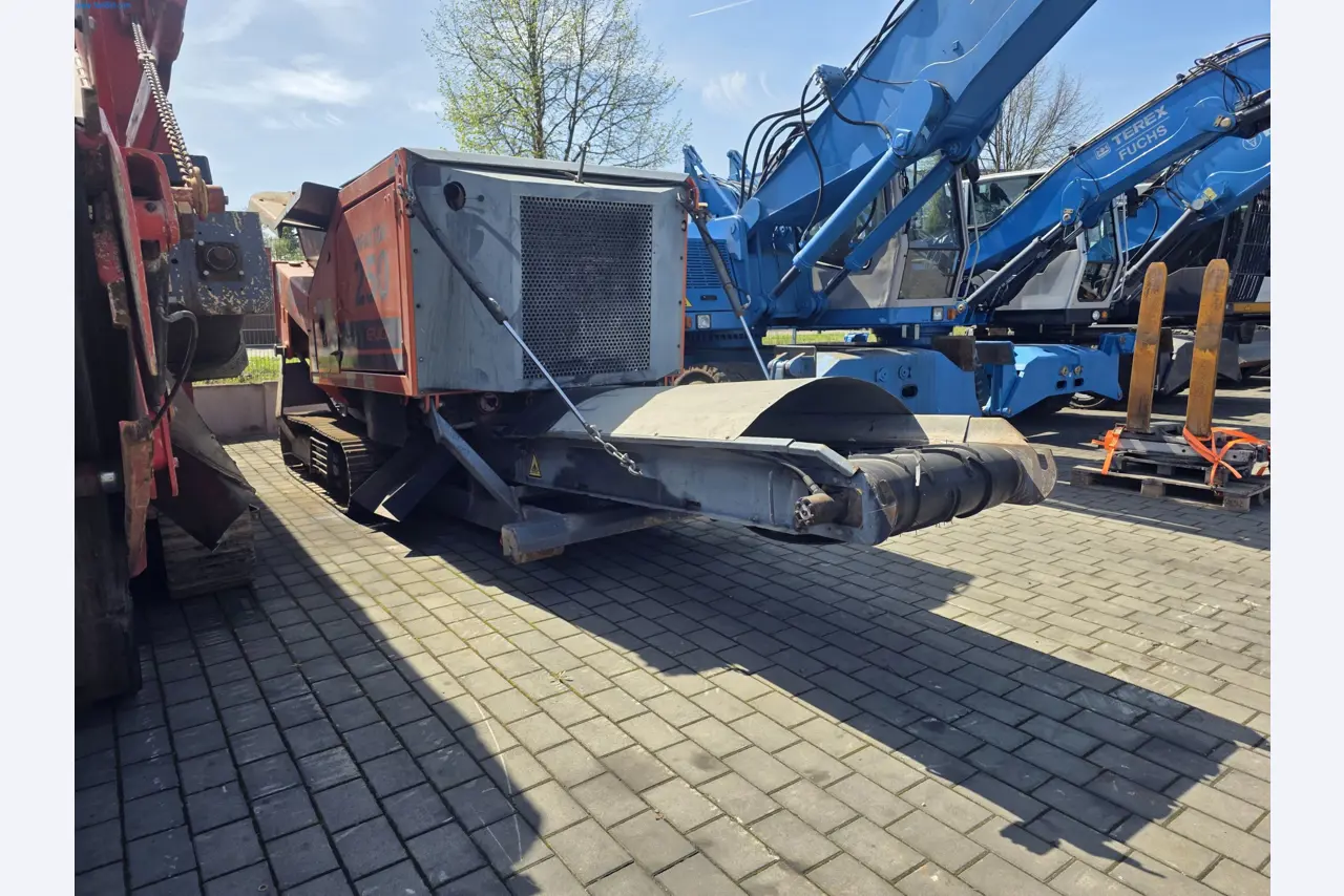 Trucks, Mobile Crushers, Loading Excavators, Mini Excavators-2