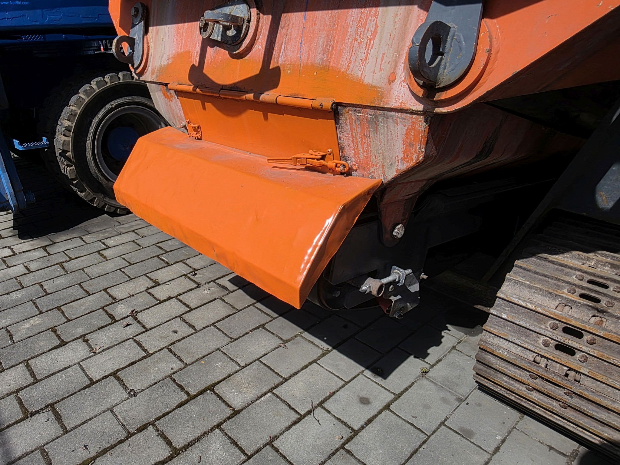 Trucks, Mobile Crushers, Loading Excavators, Mini Excavators-4