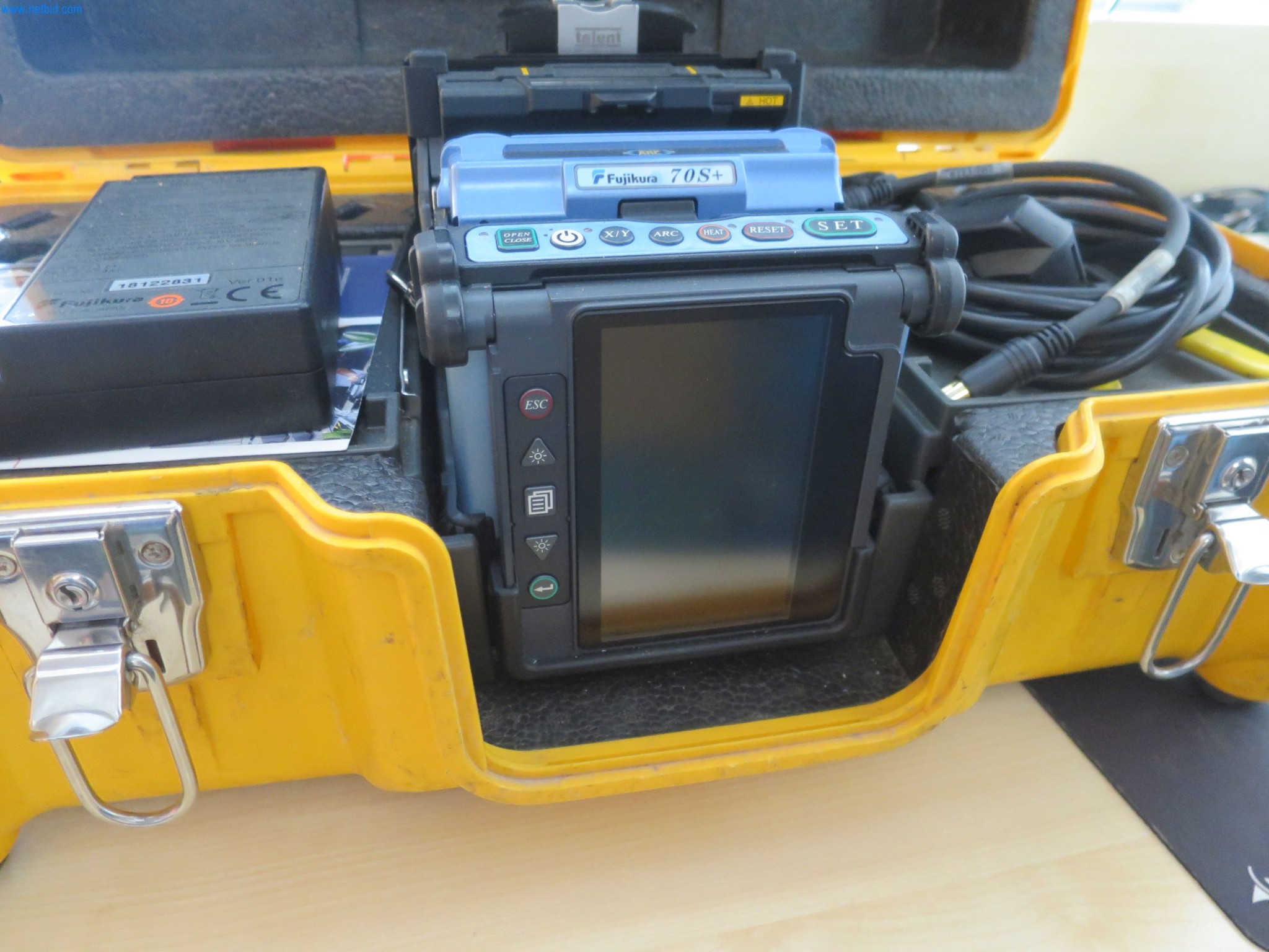 Machines et matériel d'une entreprise de construction spécialisée dans la fibre optique-3