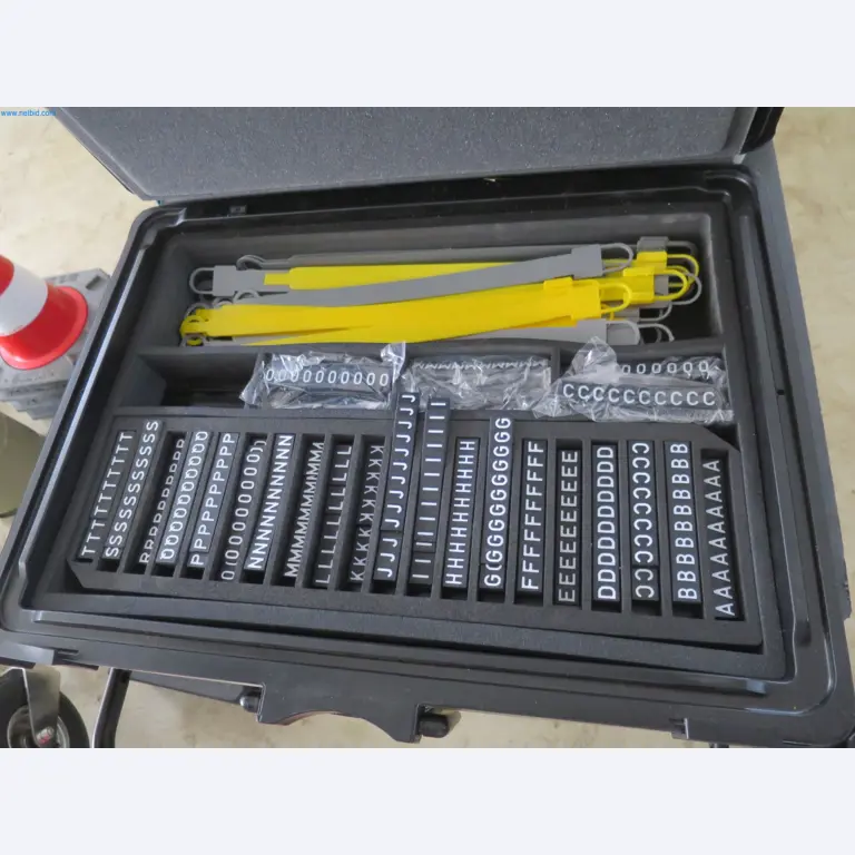 Machines et matériel d'une entreprise de construction spécialisée dans la fibre optique-1