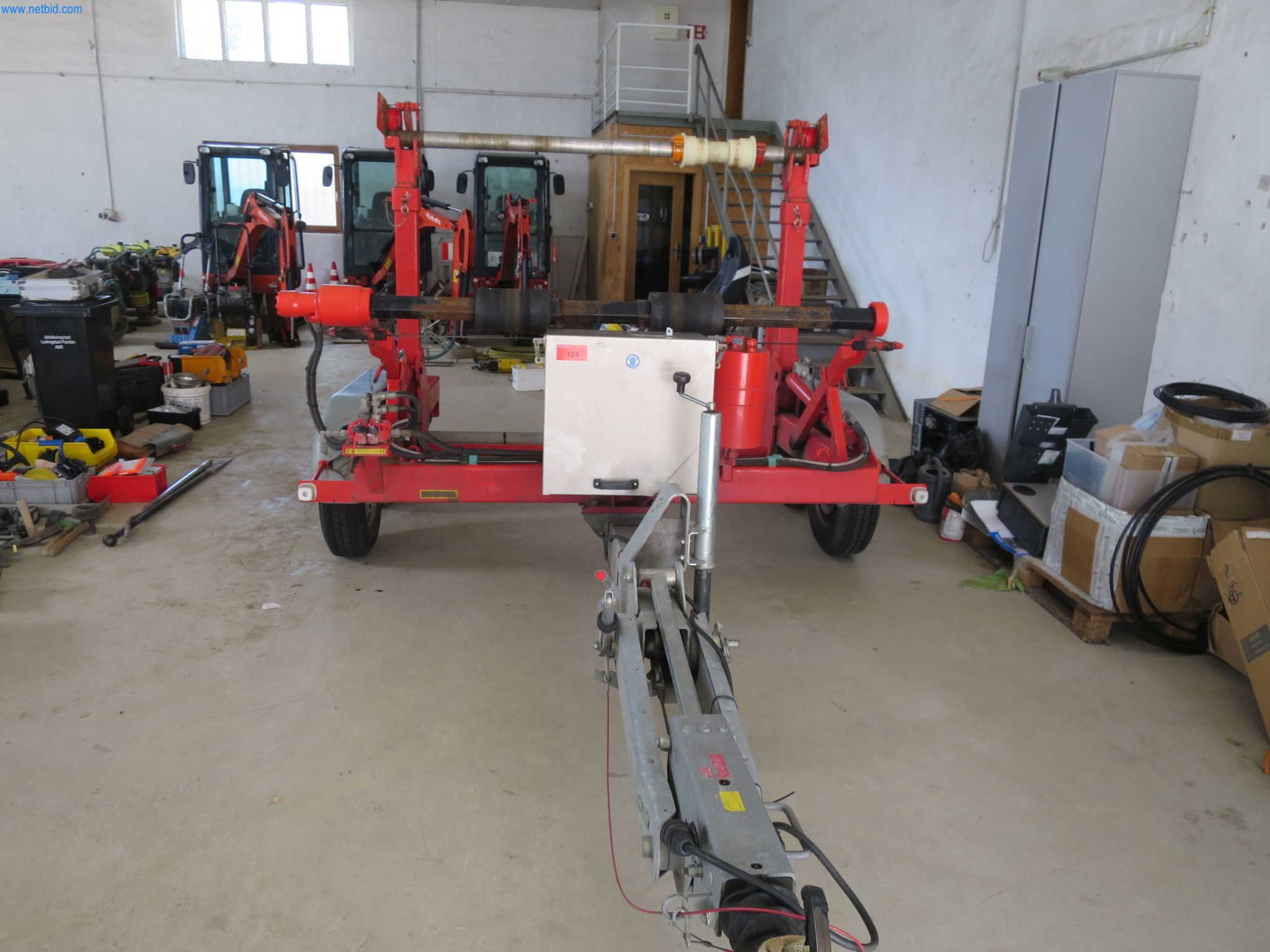 Machines et matériel d'une entreprise de construction spécialisée dans la fibre optique-4