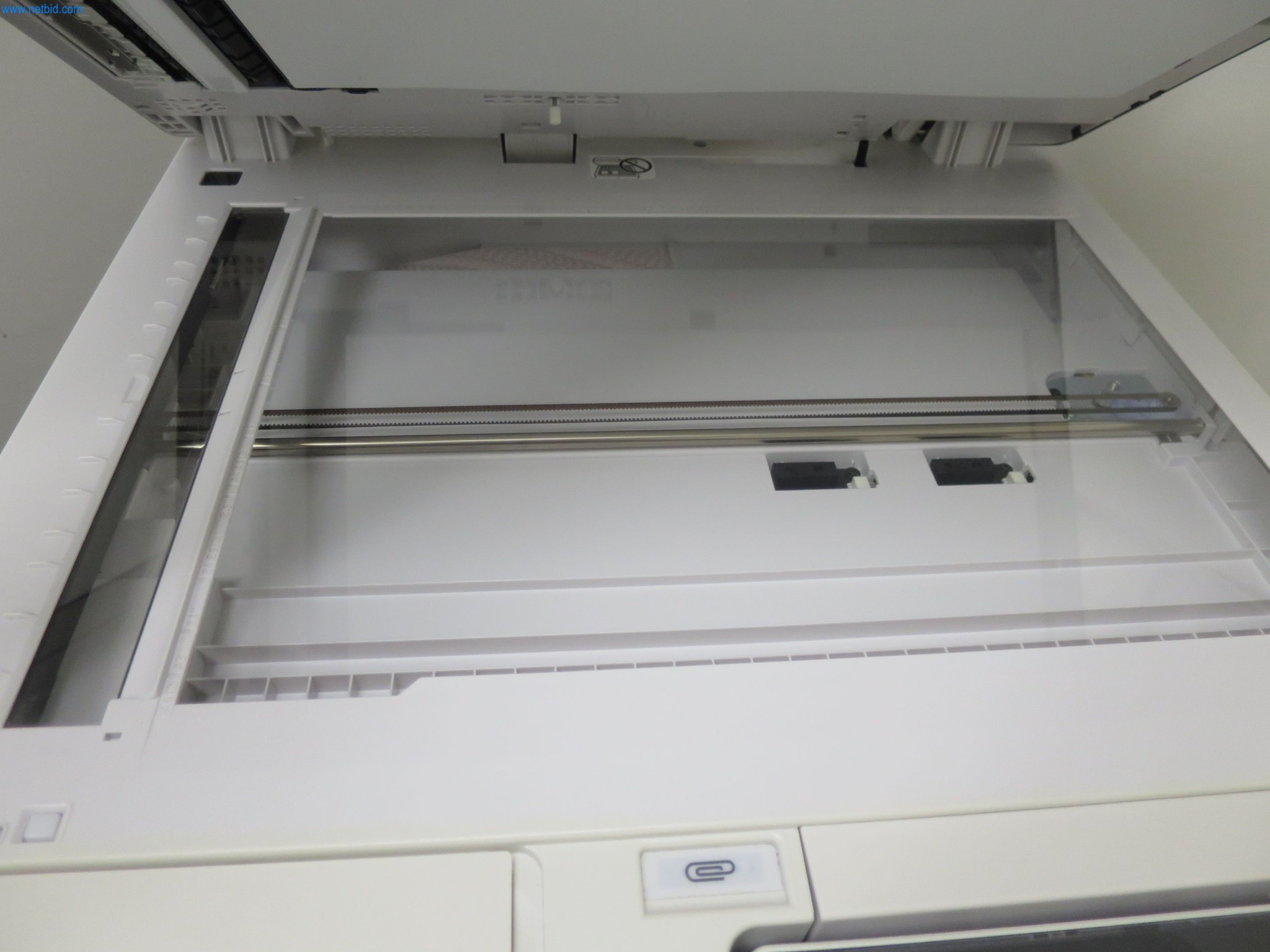 Machines et matériel d'une entreprise de construction spécialisée dans la fibre optique-5