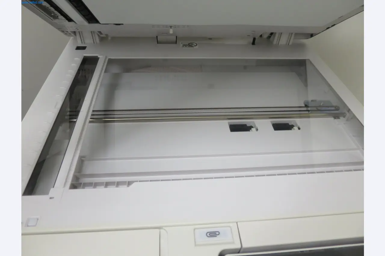 Machines et matériel d'une entreprise de construction spécialisée dans la fibre optique-5