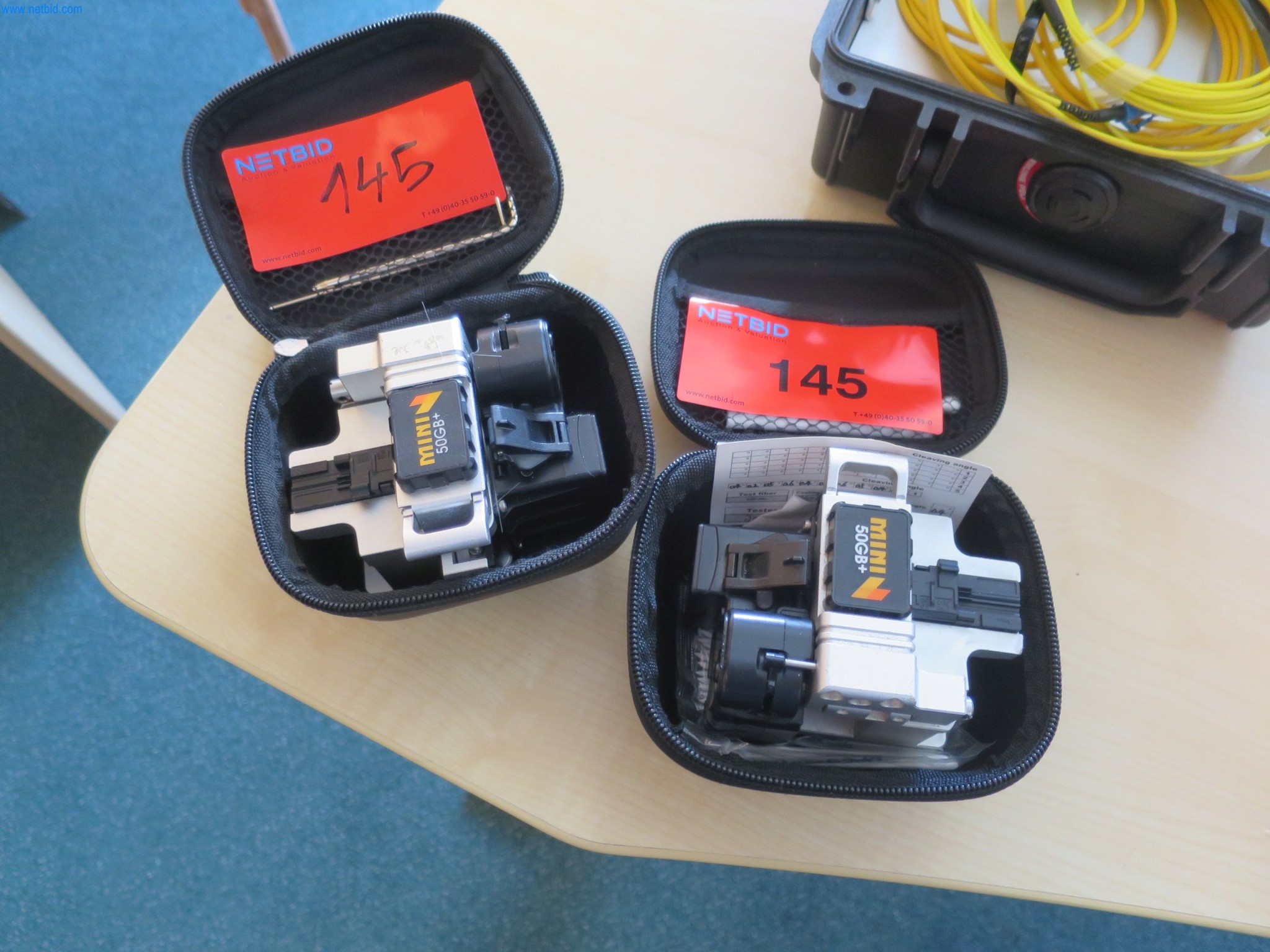 Machines et matériel d'une entreprise de construction spécialisée dans la fibre optique-1