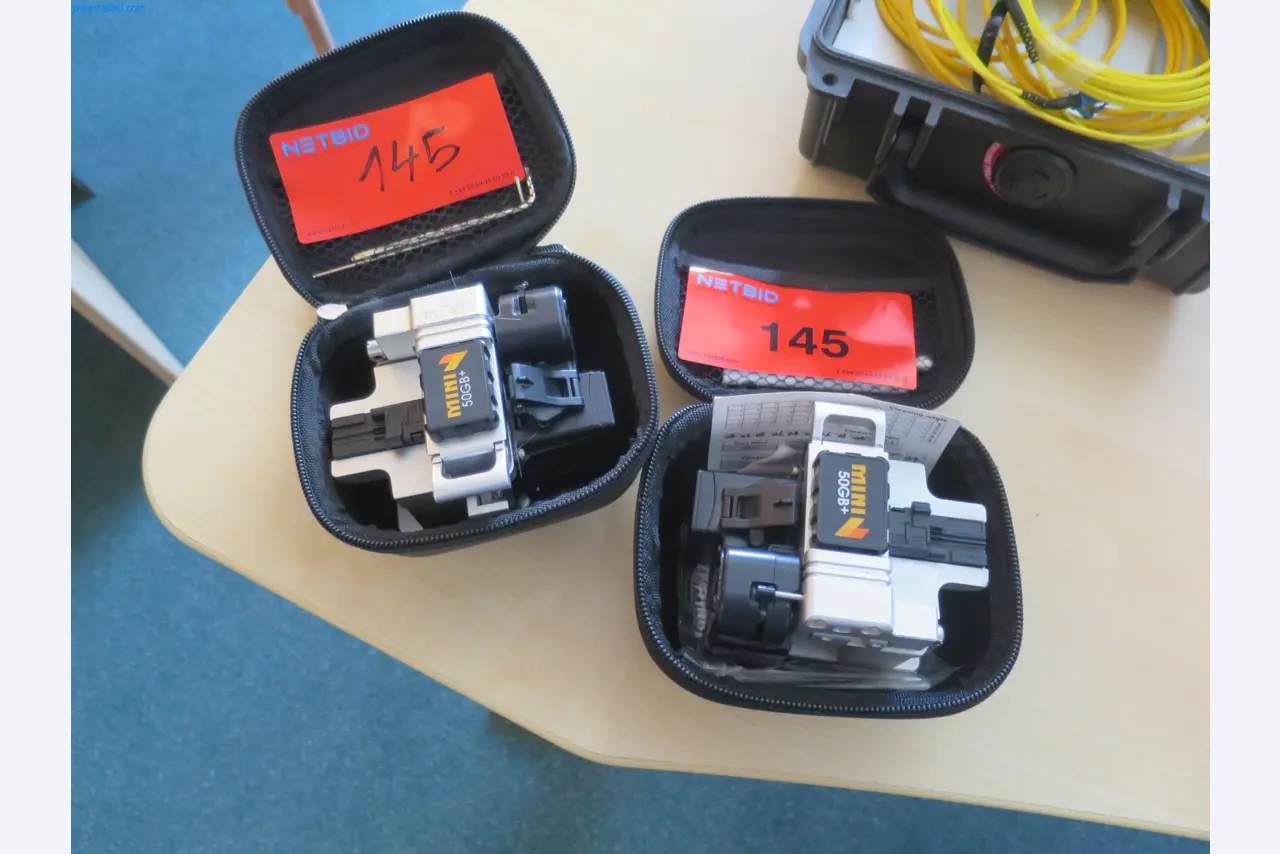 Machines et matériel d'une entreprise de construction spécialisée dans la fibre optique-1