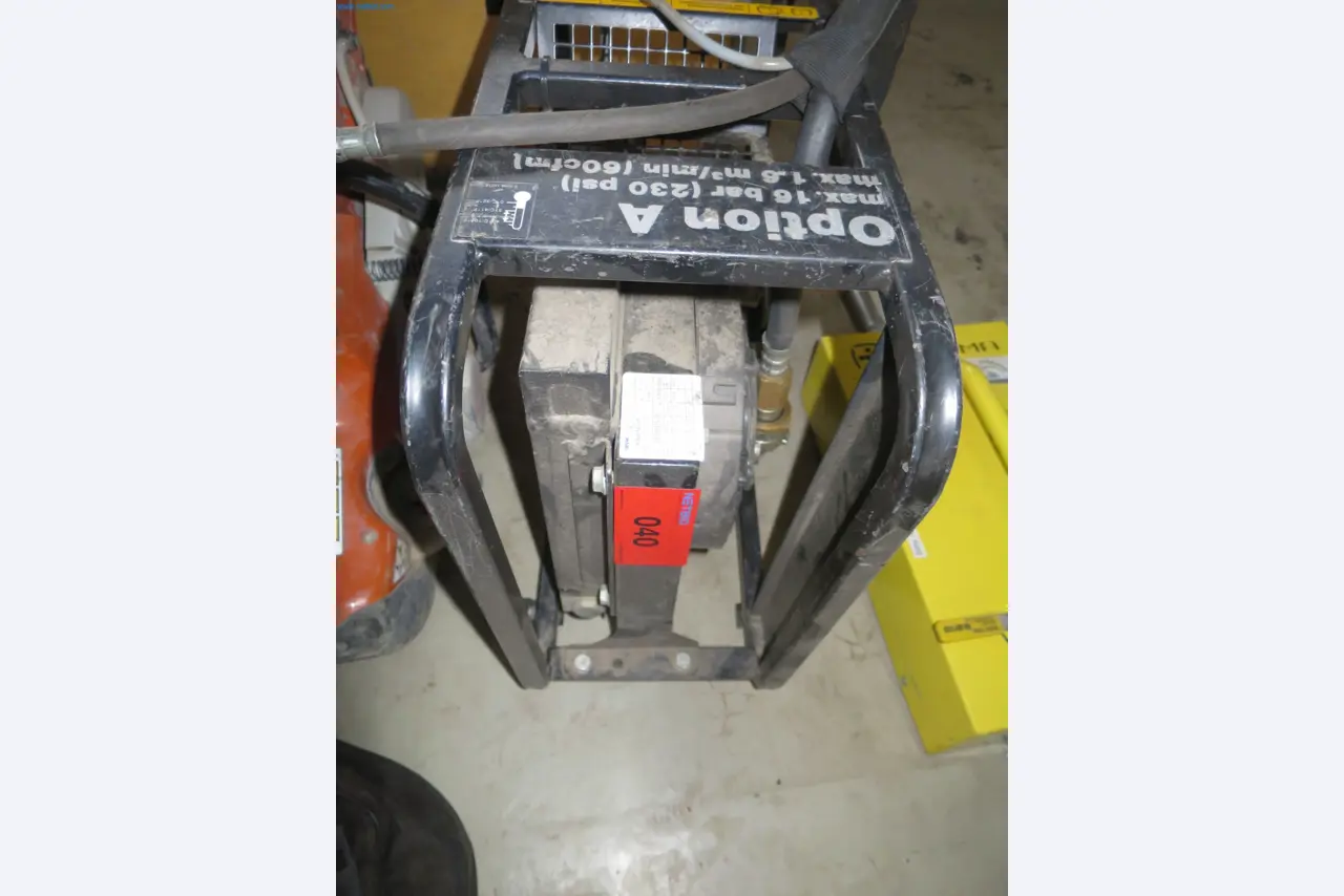 Machines et matériel d'une entreprise de construction spécialisée dans la fibre optique-2