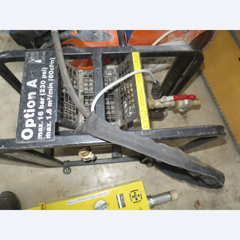 Machines et matériel d'une entreprise de construction spécialisée dans la fibre optique-3